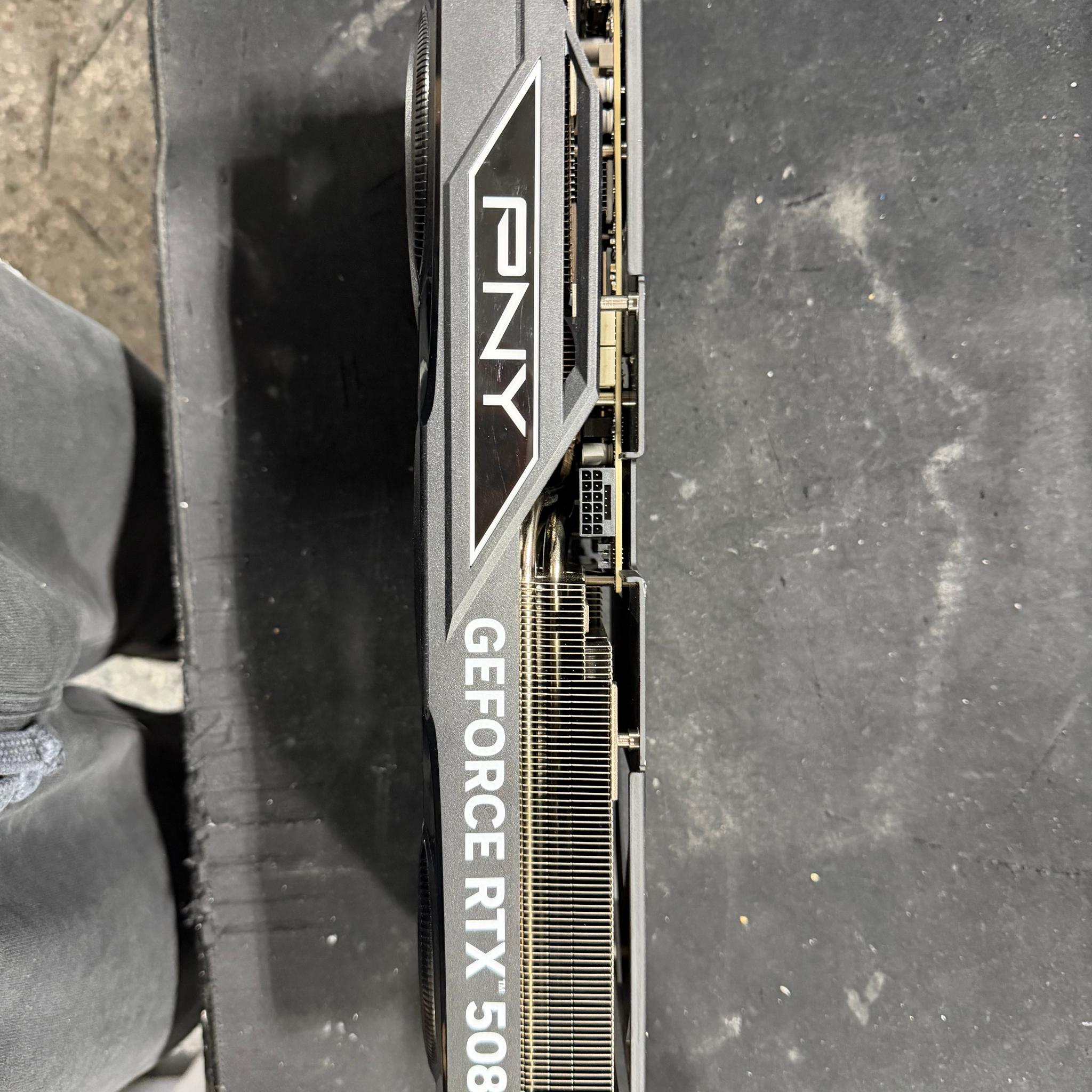 PNY GeForce RTX 5080 Triple Fan