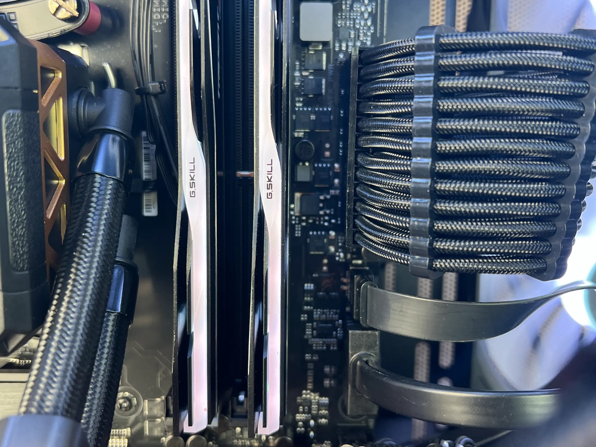 7800X3D | RX 7900 XTX 24GB | 32GB DDR5 | 2TB M.2 | WIN 11 PRO