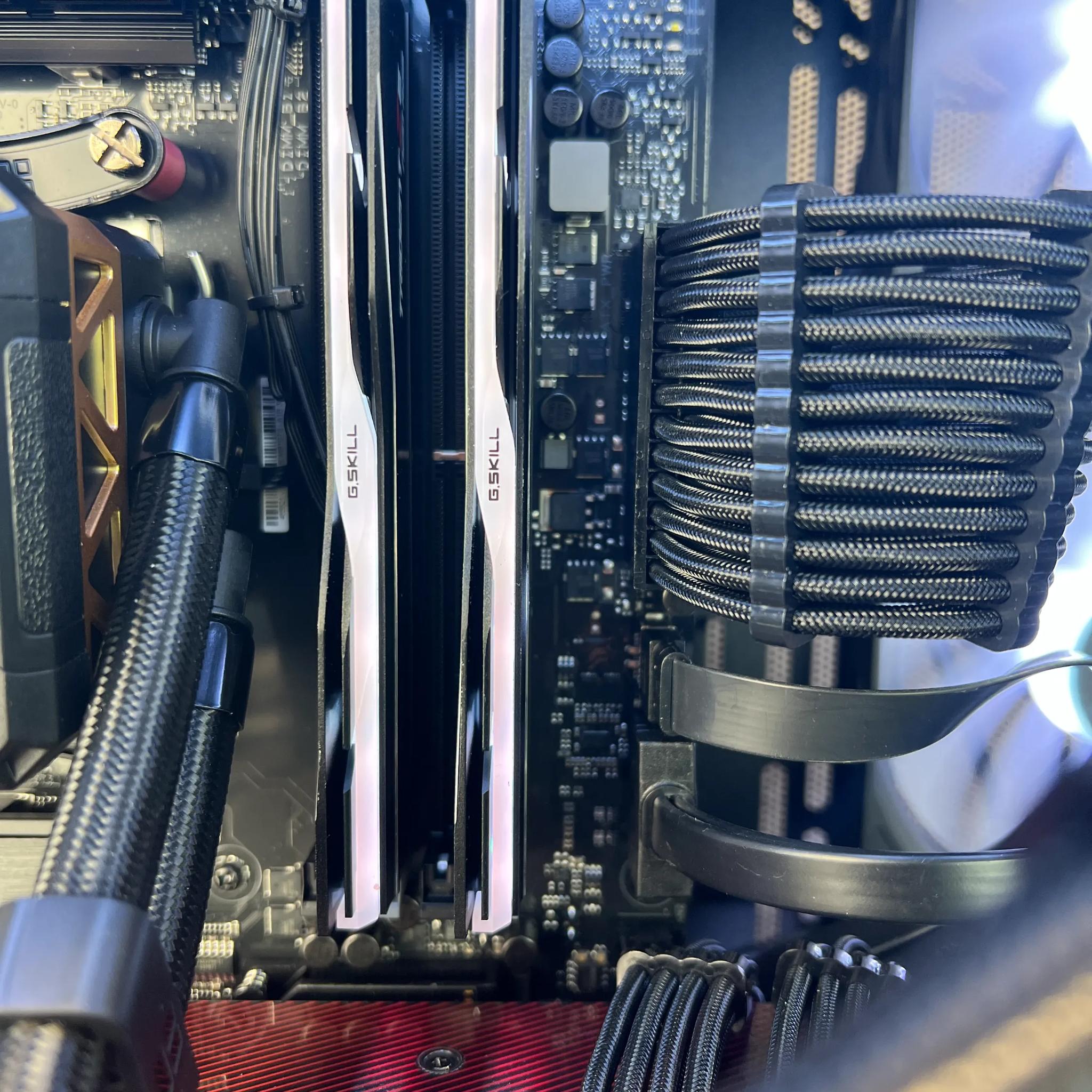 7800X3D | RX 7900 XTX 24GB | 32GB DDR5 | 2TB M.2 | WIN 11 PRO