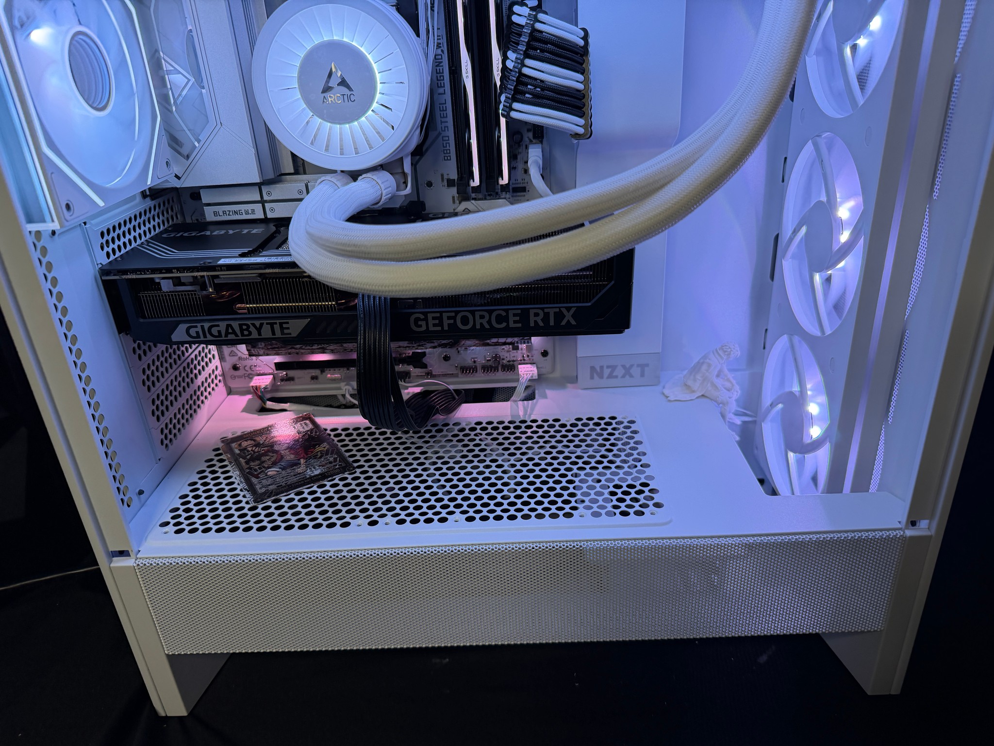 👑📖 MANGA KING 📖👑 Ryzen 9 7900X| RTX 5070| 32 GB DDR5 7200MHz| 2.75 TB NVMe| 850W Gold PSU