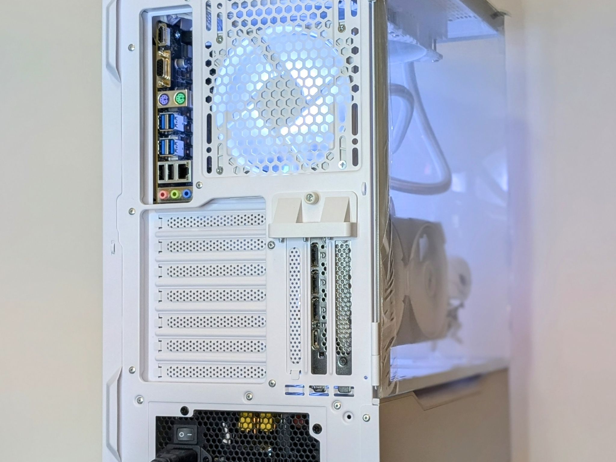 1440p-4K Ray-Tracing👑🕷️⚪️RTX 4070 Super⚪️ Ryzen 7 7700X⚪️32GB DDR5 RAM⚪️1TB NVMe SSD⚪️Windows 11✅