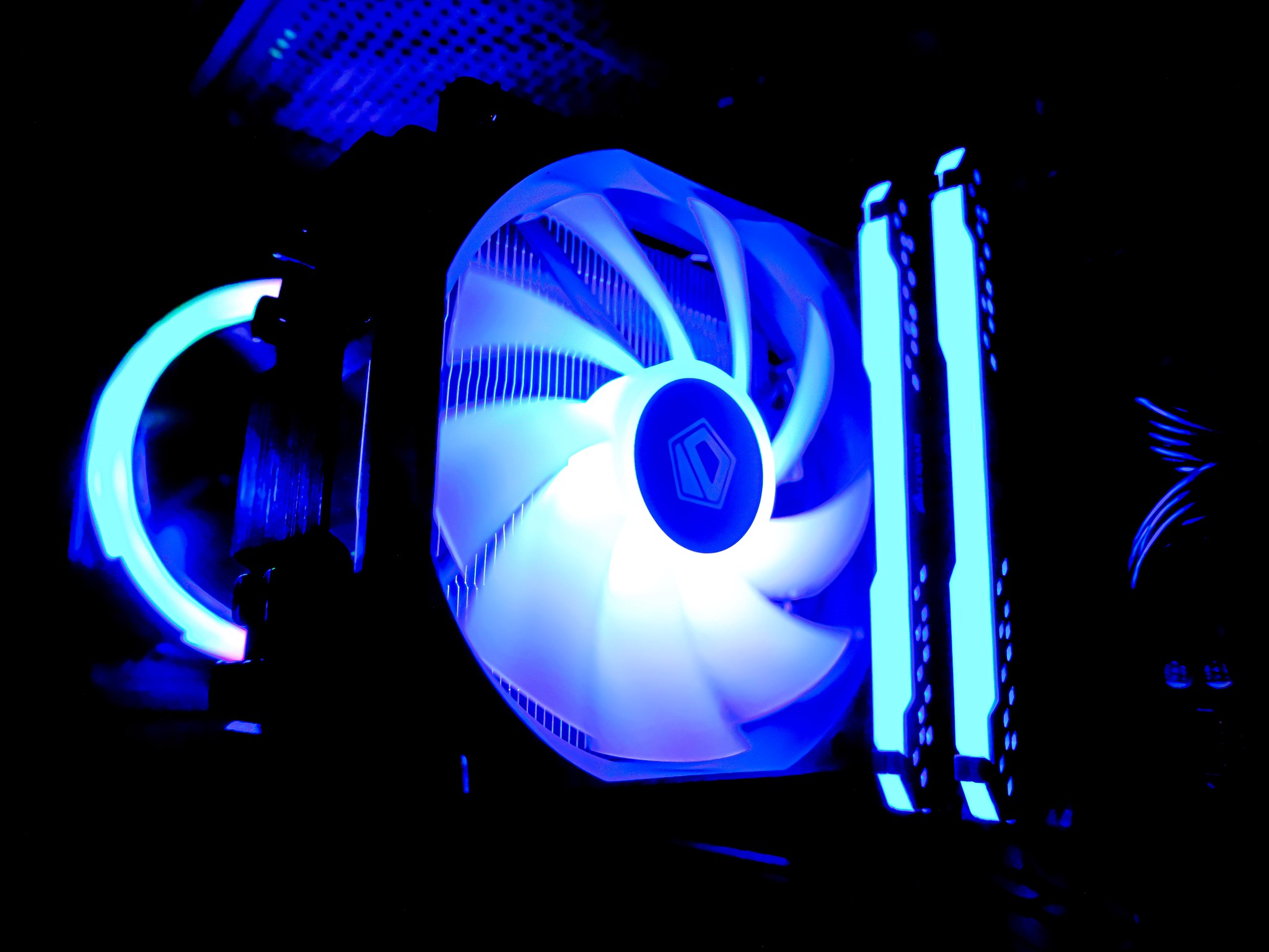 🌌Neon Core⚡|RYZEN 5 + RX 5700 + 32GB RAM|
