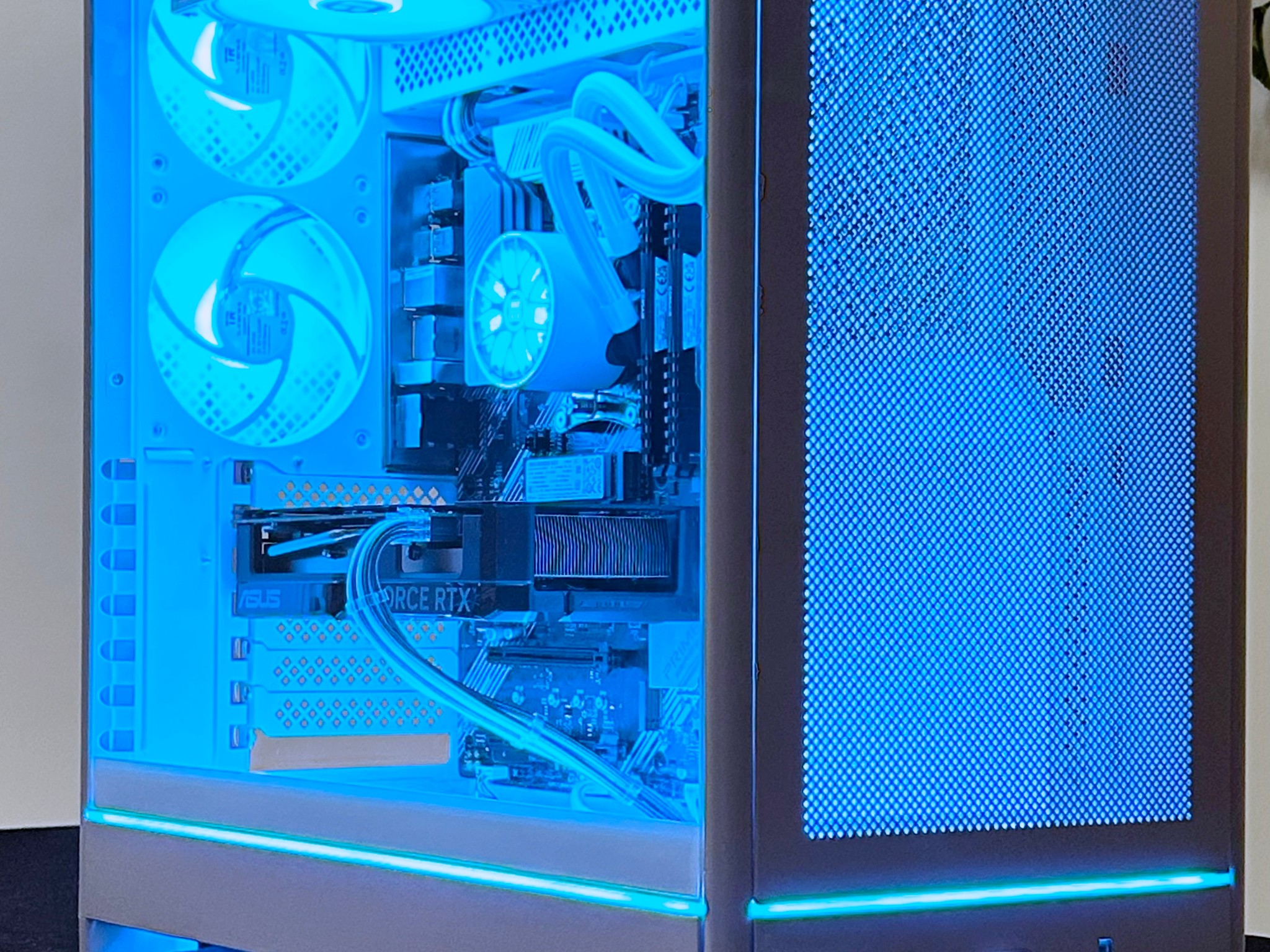 RTX 4060 • Ryzen 5 5600 • 32GB RAM • 1TB NVMe — Pro-Tuned, Smooth High-FPS Gaming