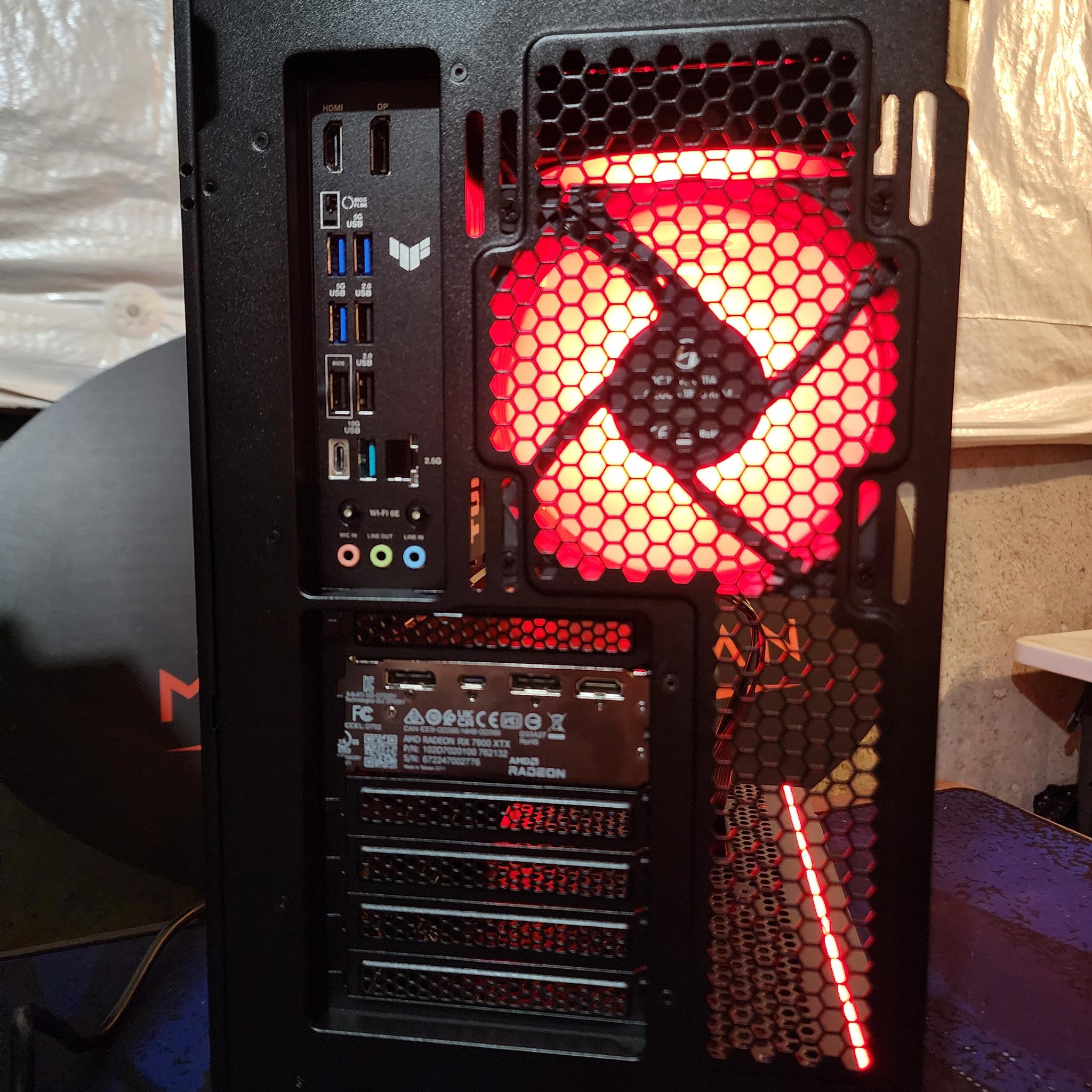 RX 7900 XTX / Ryzen 7 9800X3D / 32GB DDR5 RAM / 2TB NVMe