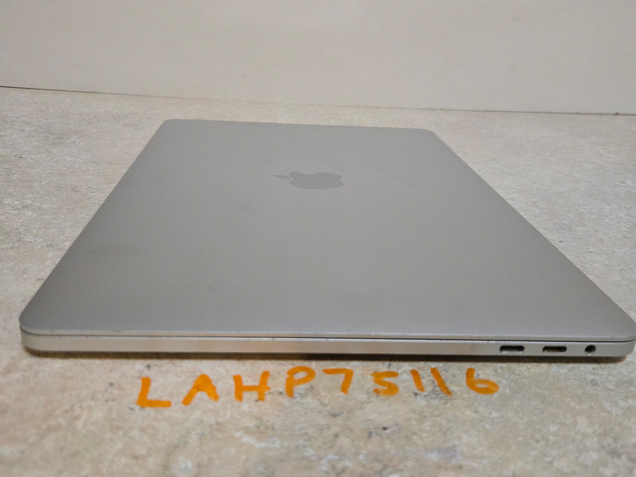 Apple Macbook Pro 13 inch Laptop - 2018 - 1TB - intel i7 - Model A1989