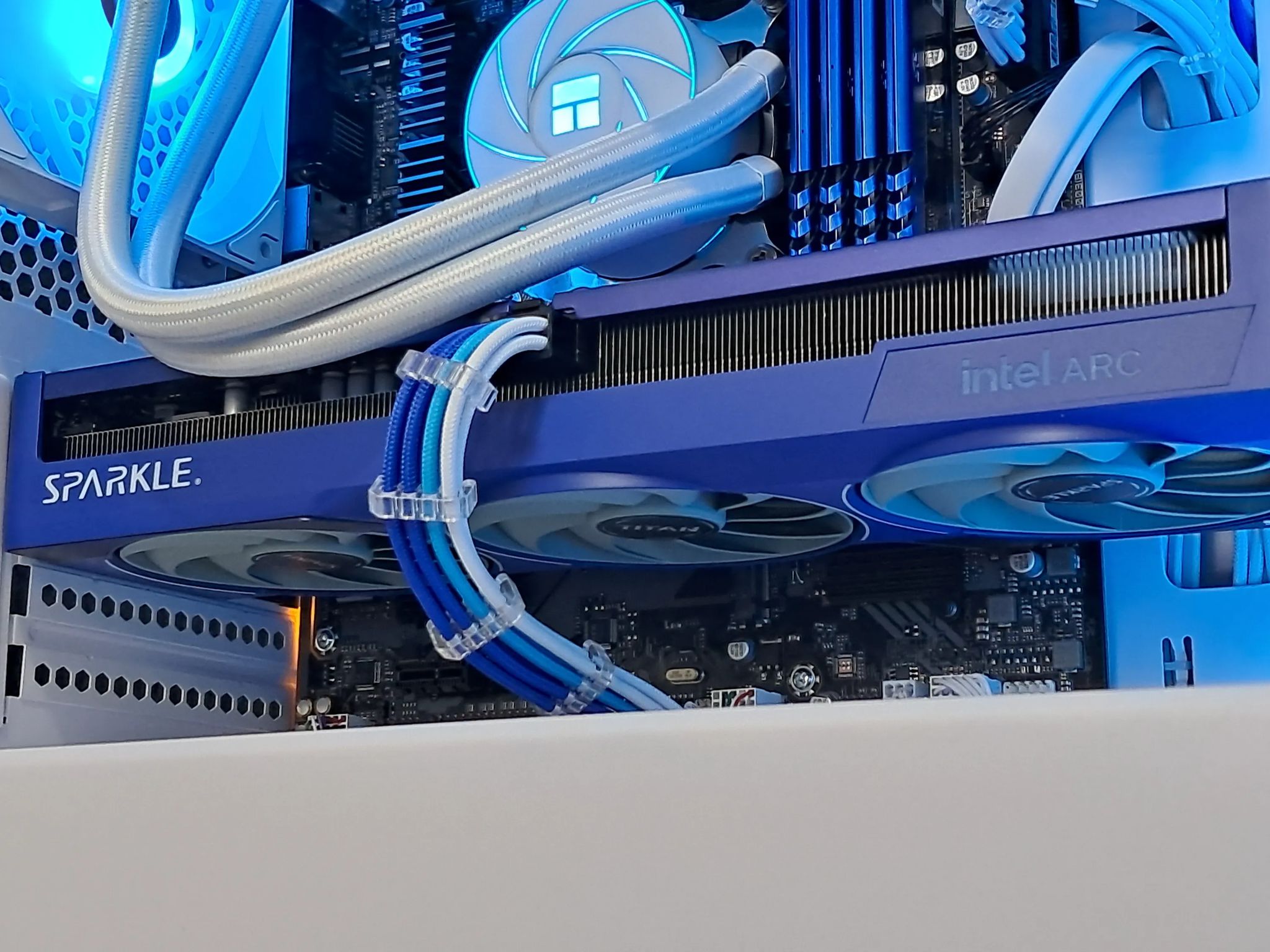 True Blue 1440p Gamer! Arc B580 | Core i5-14600K | 32GB DDR4 | 1TB NVMe SSD