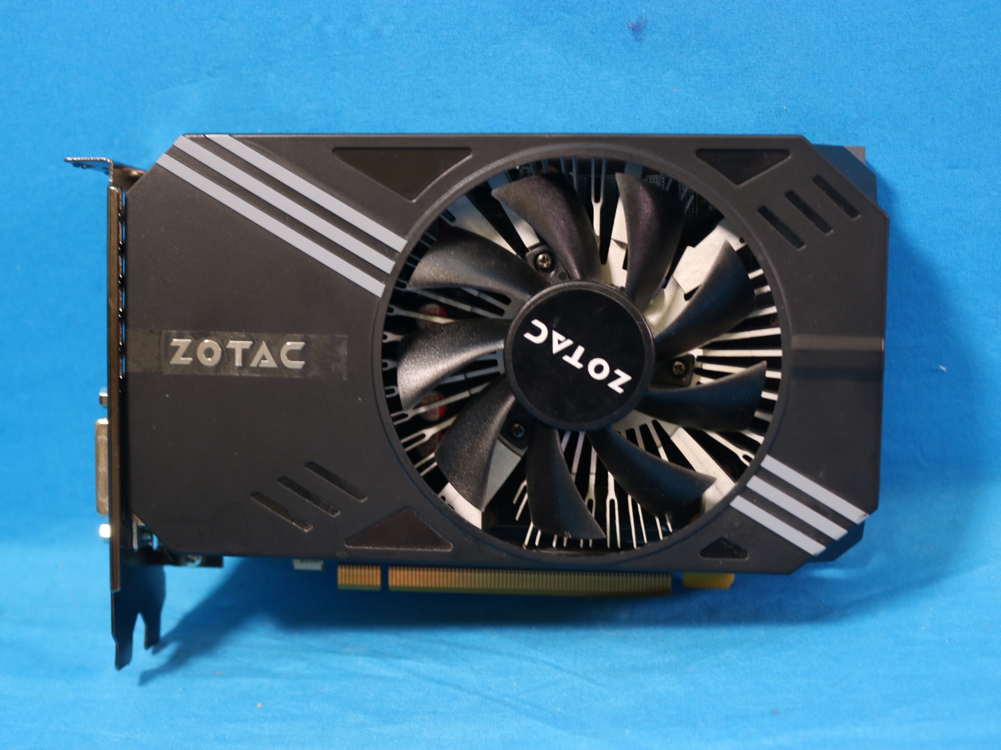 Zotac GeForce GTX 1060 3GB 192Bit GDDR5 PCIe 3.0 x16 Desktop GPU ZT-P10610A-10L