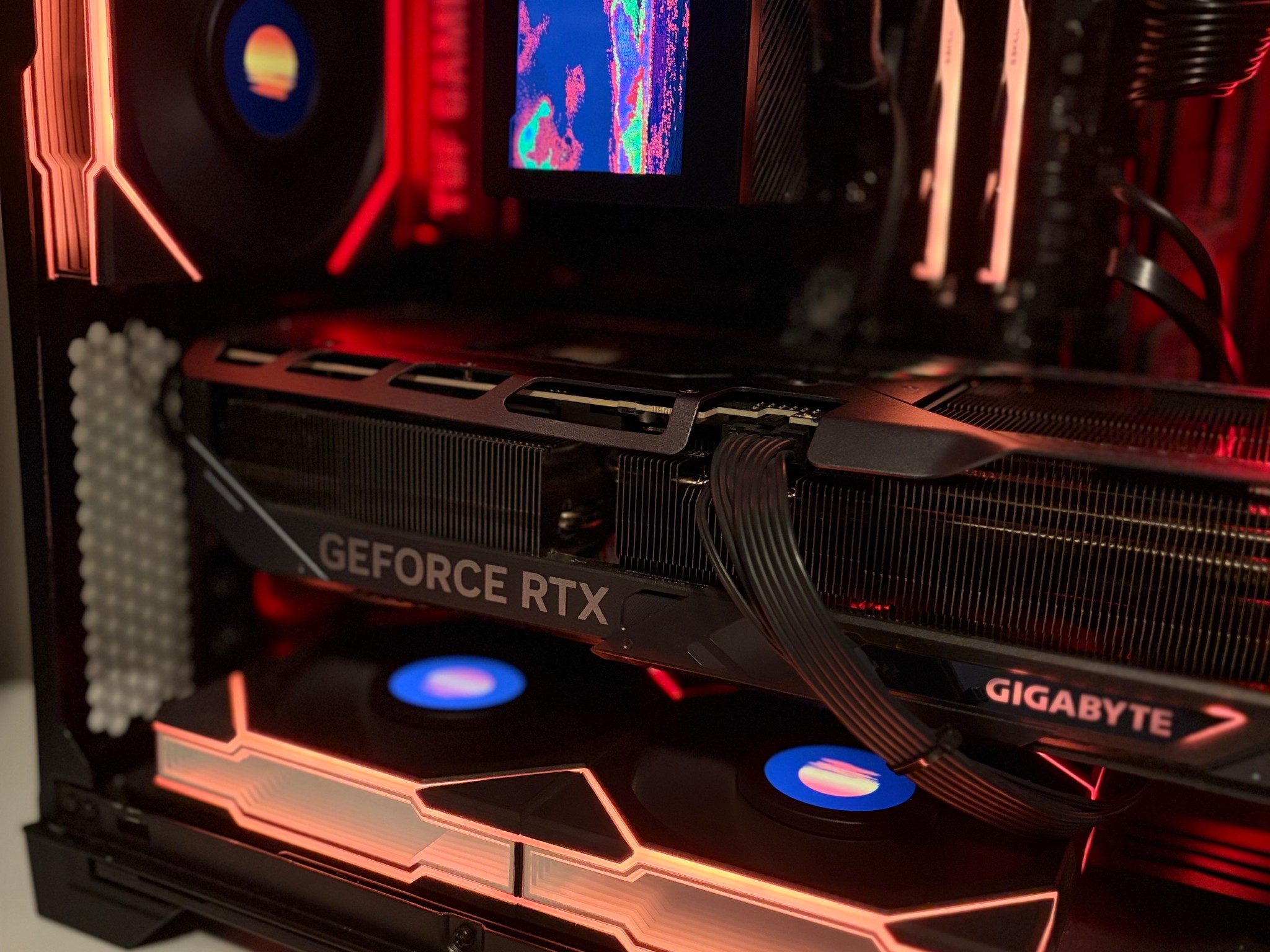 High‑End Gaming PC – RTX 5080 / 7950X / LCD Fans