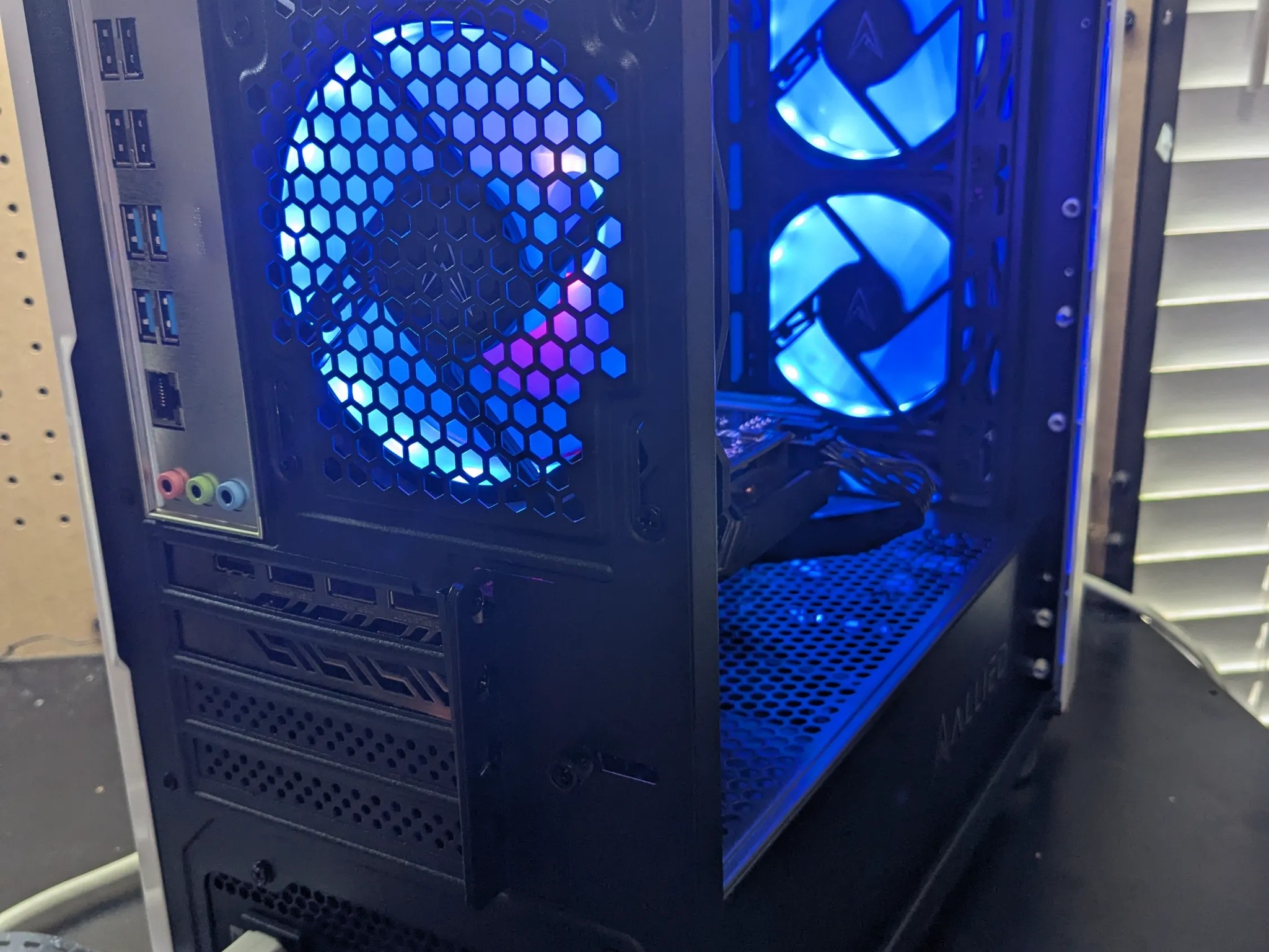 120 FPS Fortnite | 180 Day Warranty | 8 Core Xeon, RX 570 8GB, 32GB RAM, 512GB SSD, Win11, Wifi, RGB