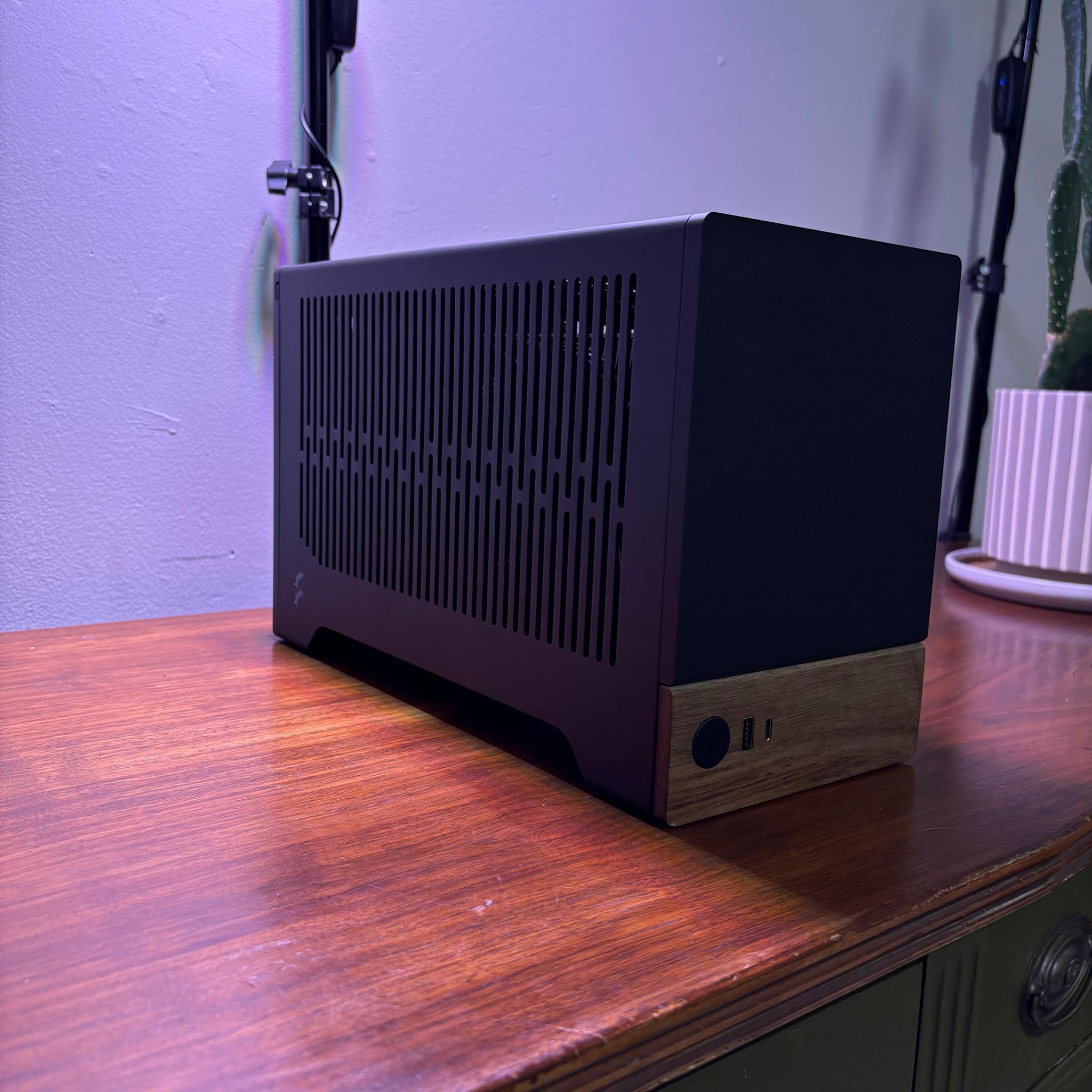 RTX 5070 | Ryzen 9 5900X | 32GB DDR4 | 1 TB SSD | 850W PSU | 1x 120MM Fan | Fractal Terra