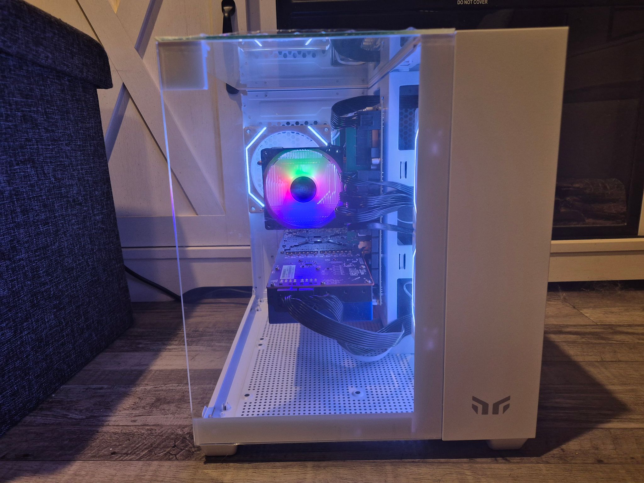 Xeon 8 Core, 16GB DDR4, 8GB AMD, 512GB SSD, Win11