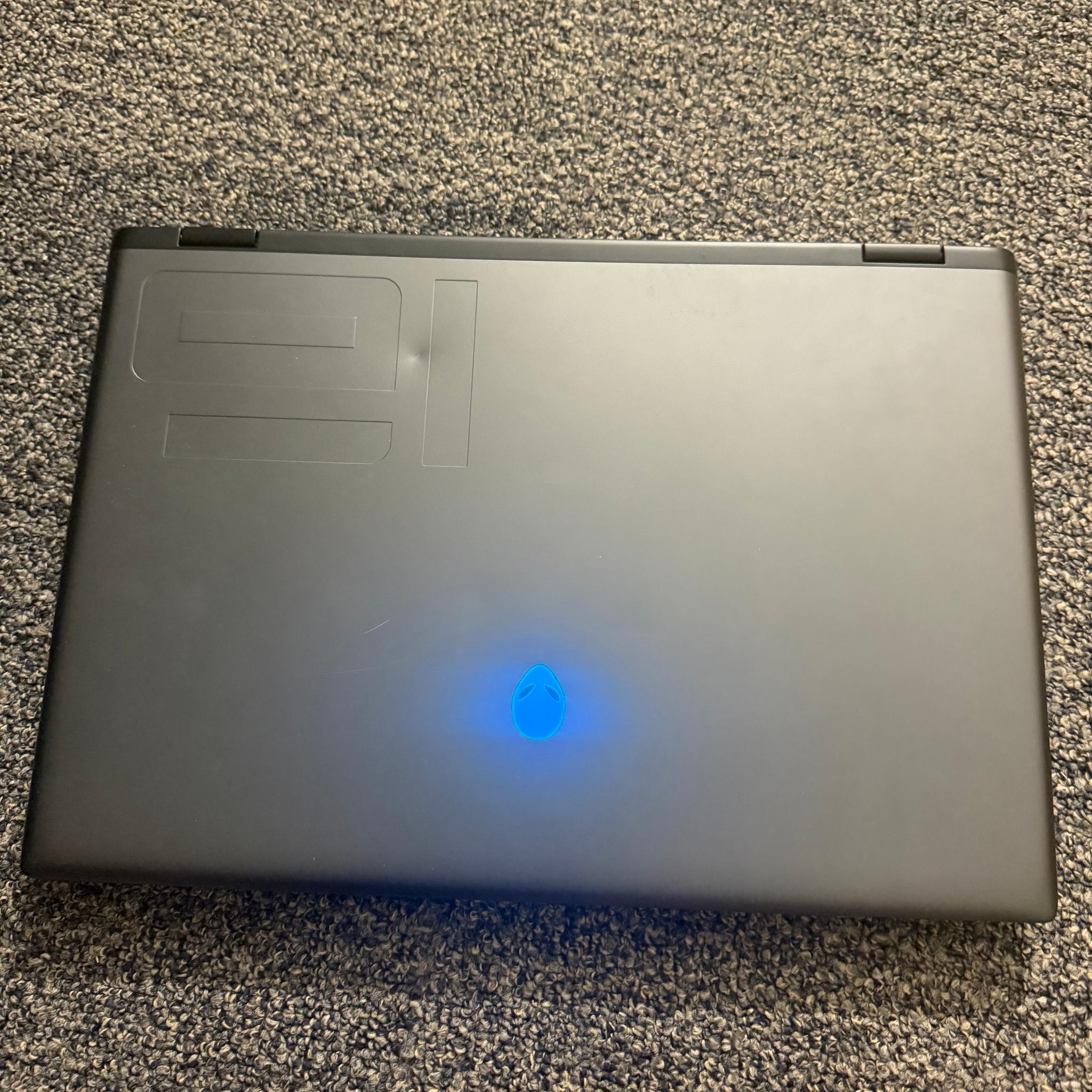 Alienware m16 R2 16" Core Ultra 9 185H 32GB 1TB SSD RTX 4060 8GB  - Used
