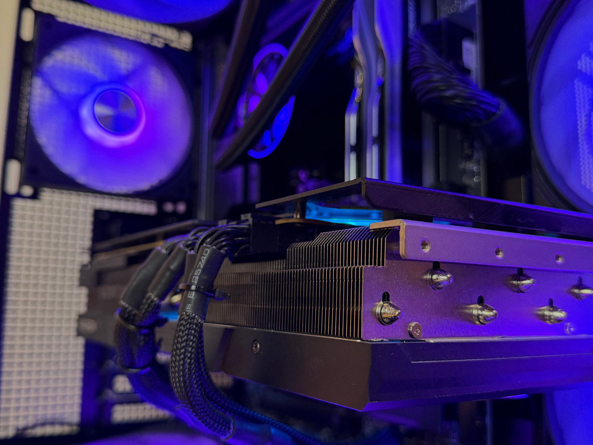 Radeon RX 7900 XT Custom Gaming PC - Ryzen 7 9800X3D