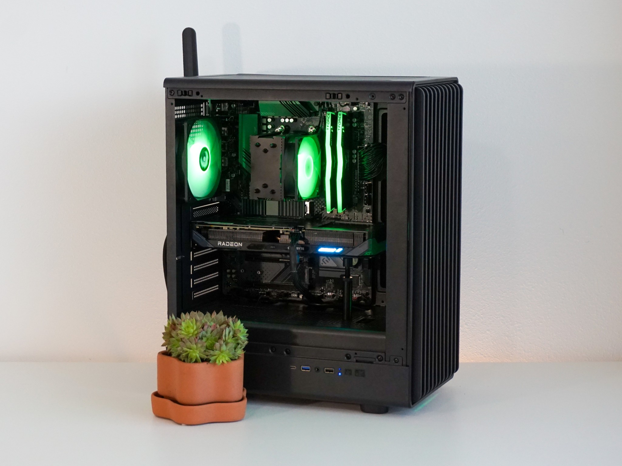 JOY - Ryzen 7 5800X / RX 9060 XT 8GB / 32GB RAM DDR4-3600 / 1TB NVMe SSD – Gaming PC