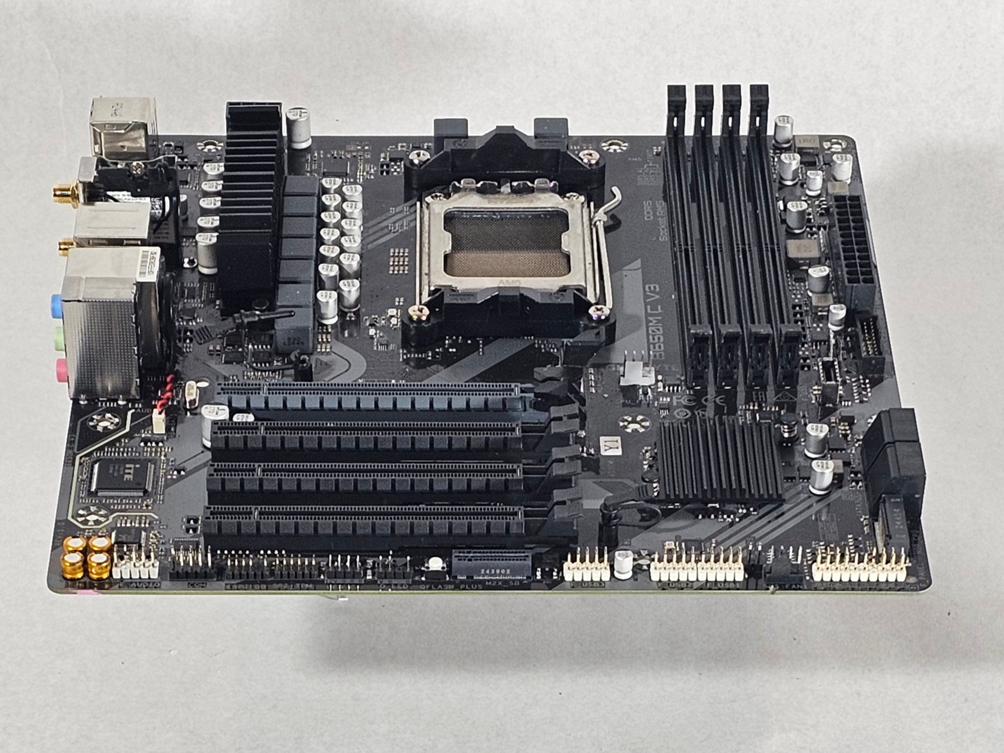 Gigabyte B650M C V3 AM5 DDR5 mATX Motherboard