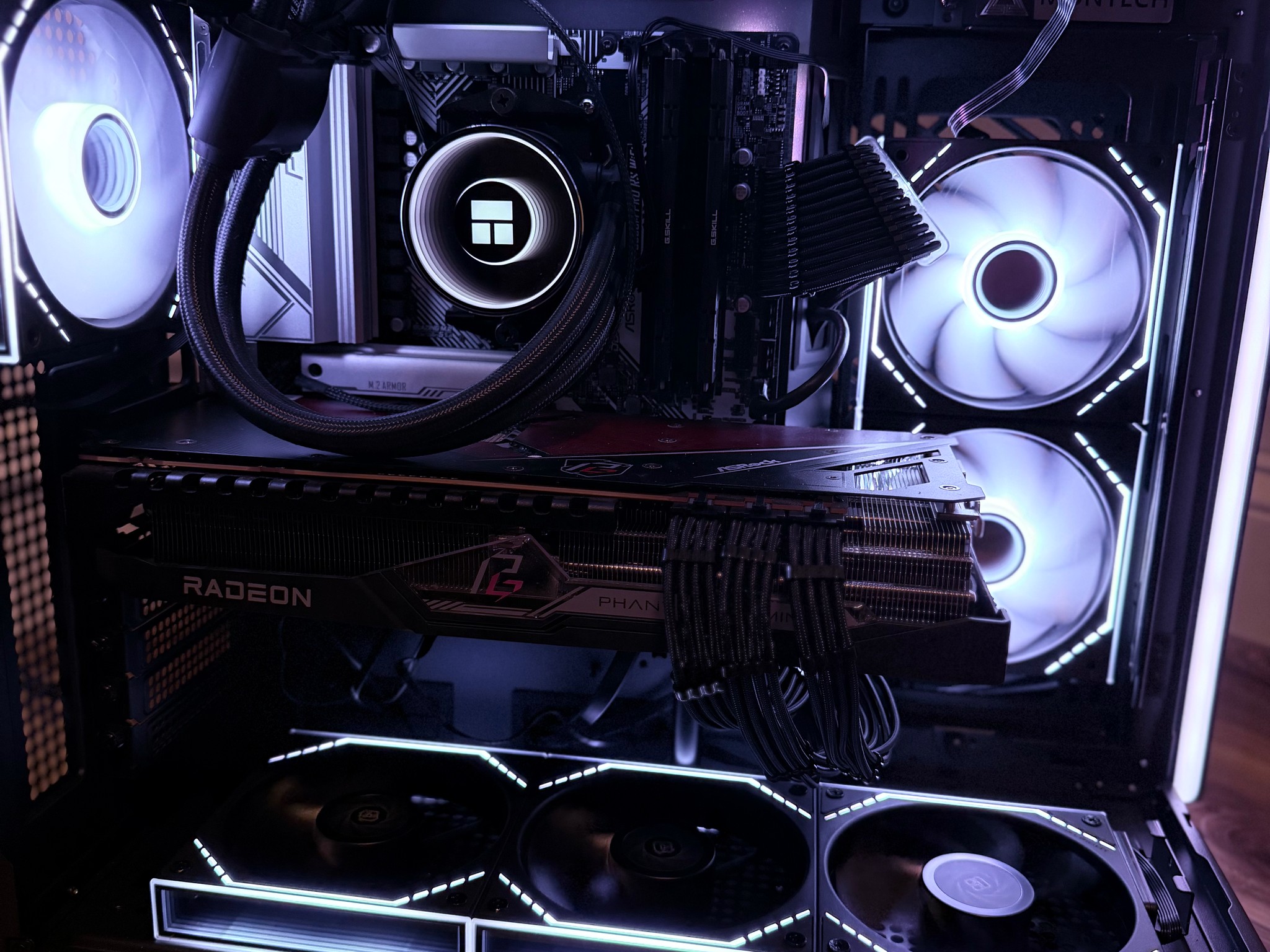 ❄️"Artic Veil"❄️| 4k Gaming | 7900 XTX 24gb| Ryzen 9 7900 | 32GB Ram | 2tb SSD | WiFi