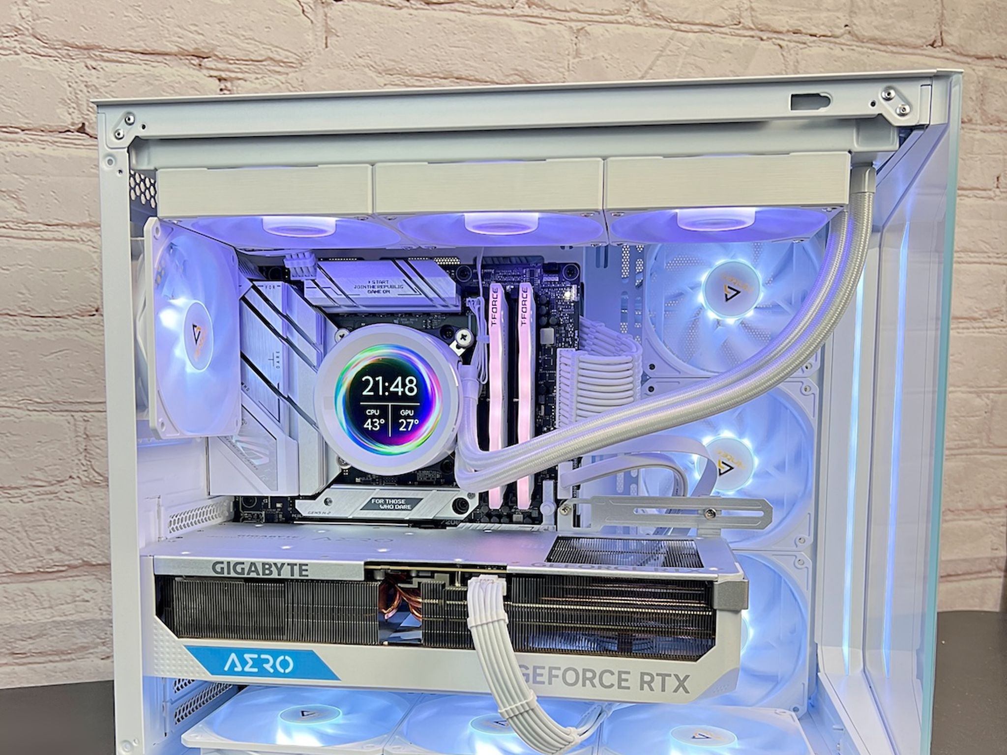 RTX 4080 Super Aero Ryzen 7 7800X3D 32GB DDR5 RAM 2TB M.2 Gaming PC