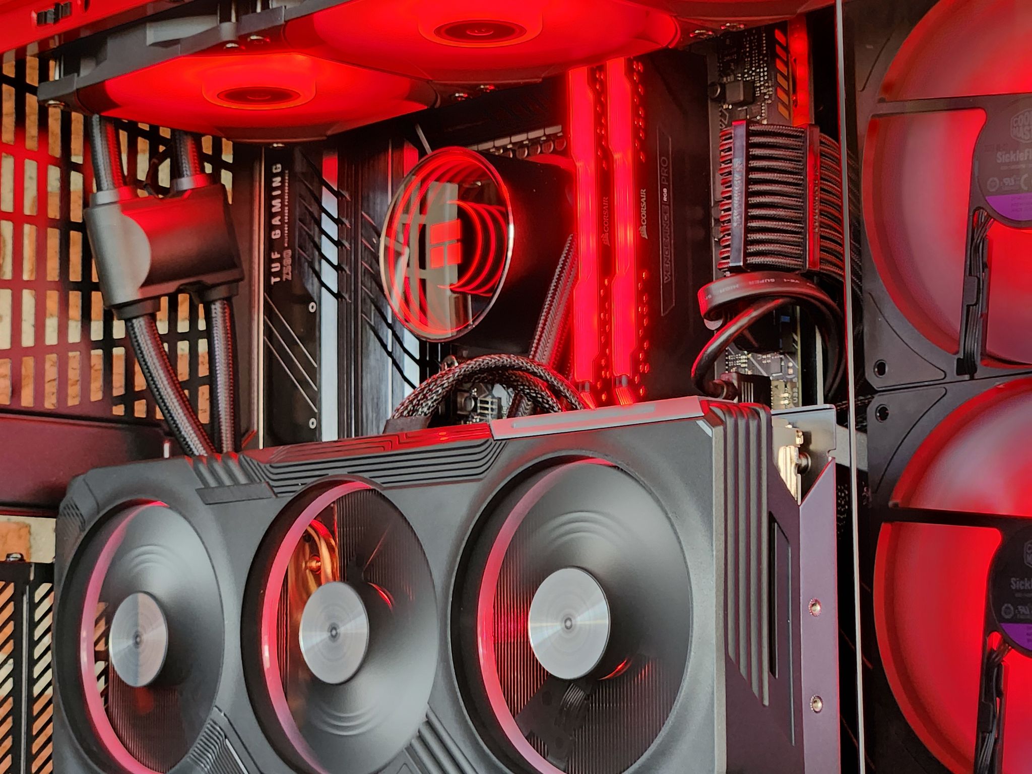 RTX 4070 Ti // i9 11900k // 360MM AIO // 32GB RAM // 1TB SSD