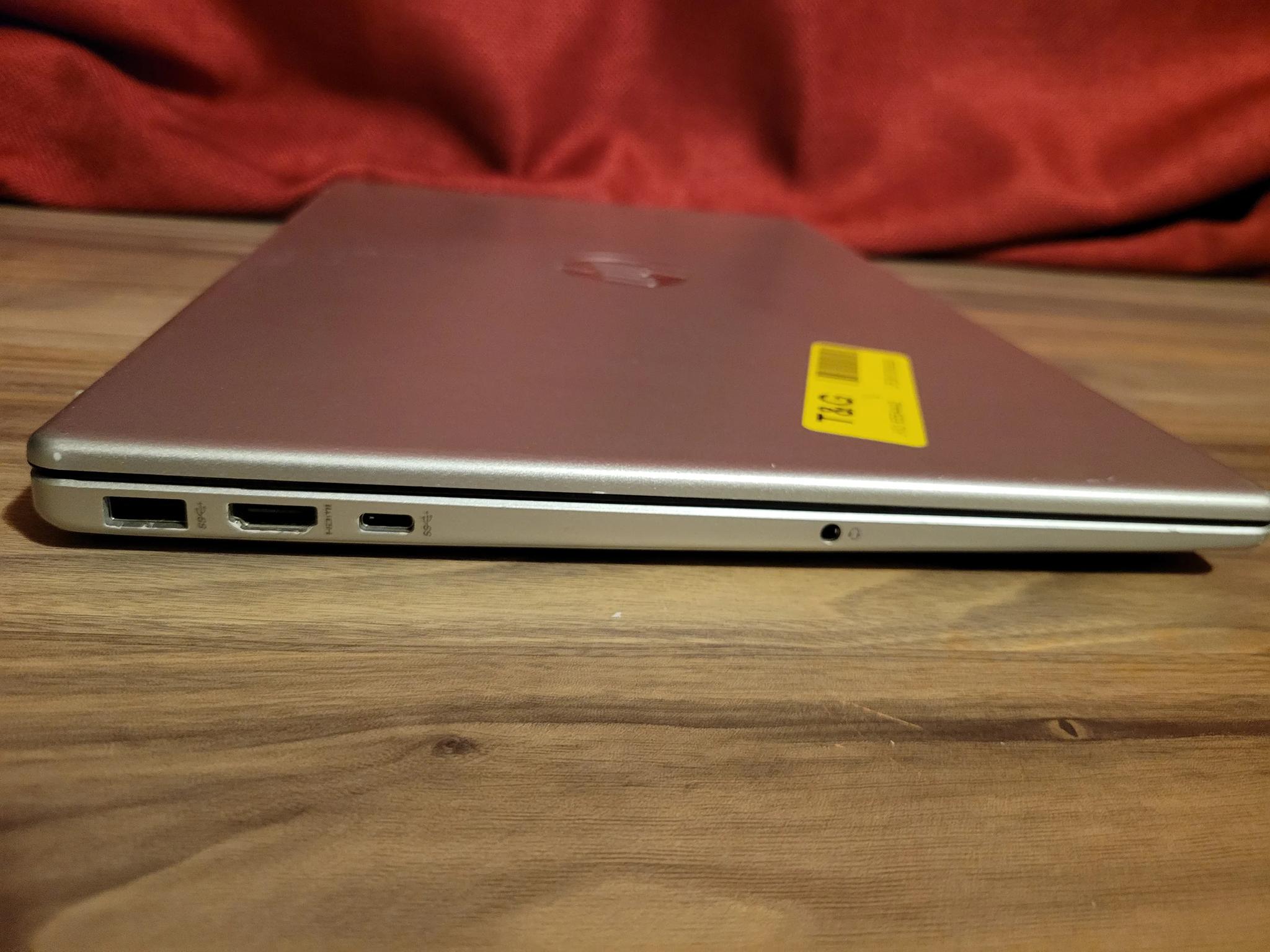 HP Laptop-15.6" Screen-Ryzen 5-256gb-16gb Ram- 15fc0093dx