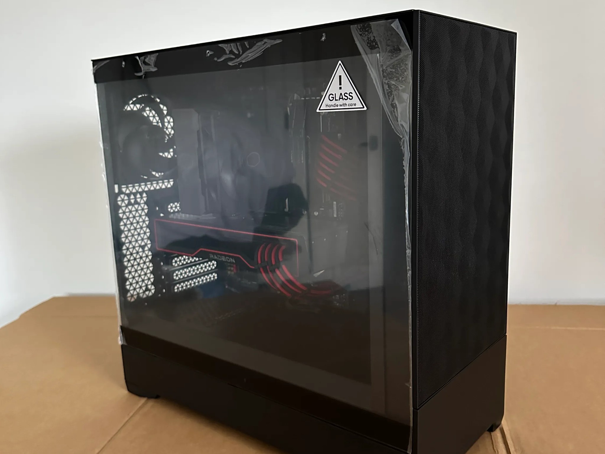 AMD Ryzen 5 5800X + 6800XT + 32GB RAM + 1TB SSD - BLACK AND RED