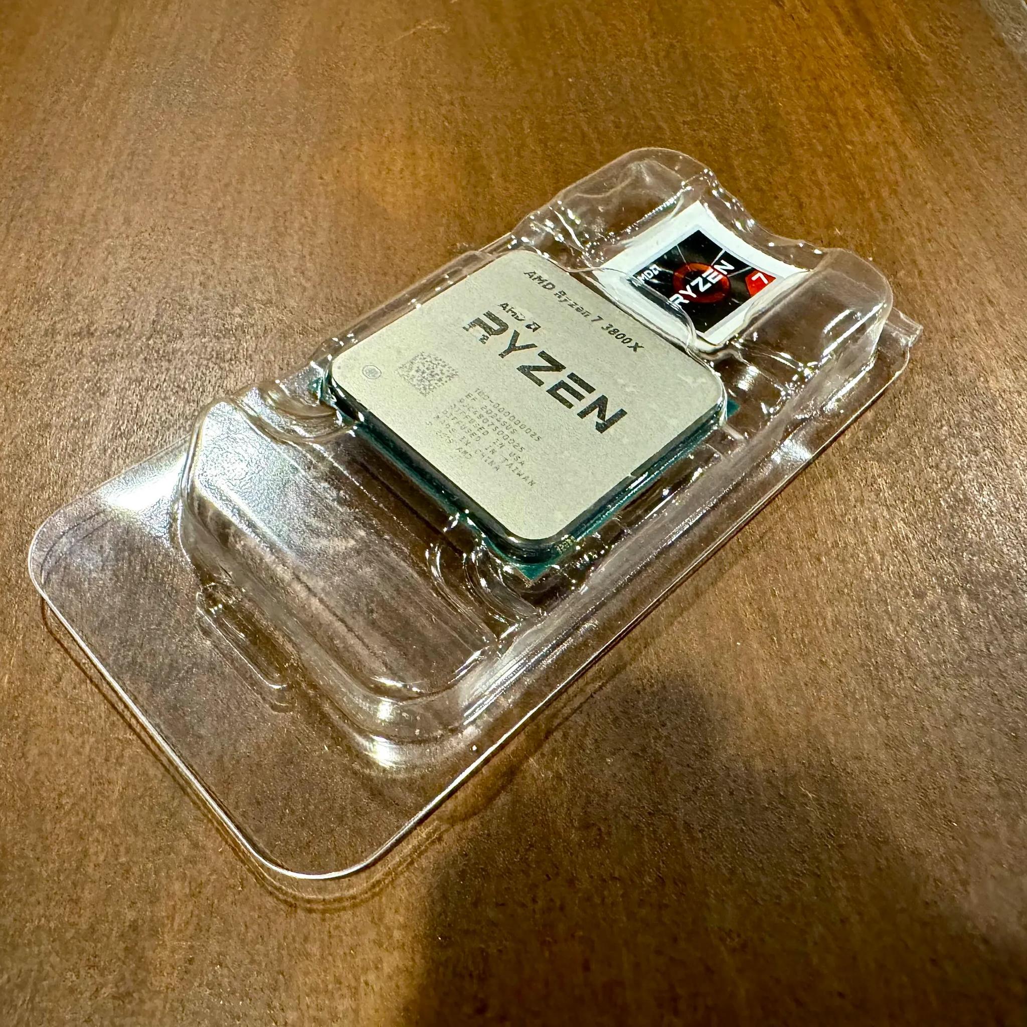 AMD Ryzen 7 3800X + Stock Cooler