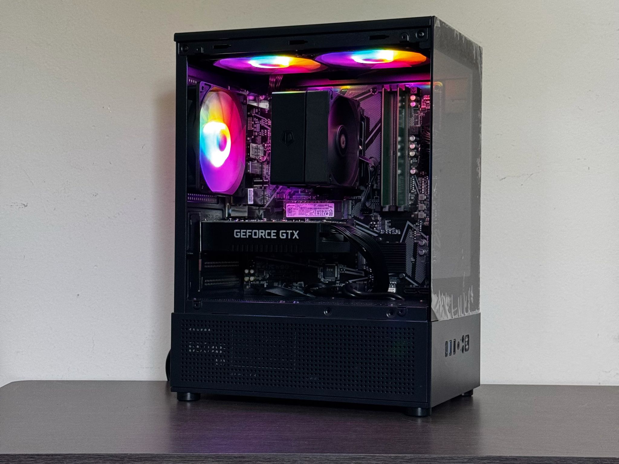 GTX 1660 Ti 6GB / AMD Ryzen 7 2700X / 16GB RAM / 512GB NVMe SSD / 1080p Ready