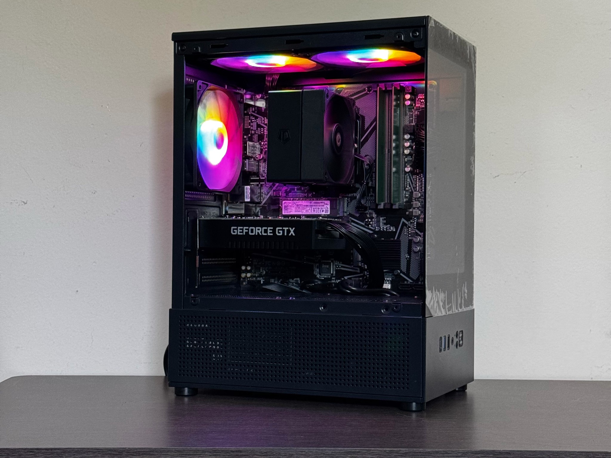 GTX 1660 Ti 6GB / AMD Ryzen 7 2700X / 16GB RAM / 512GB NVMe SSD / 1080p Ready