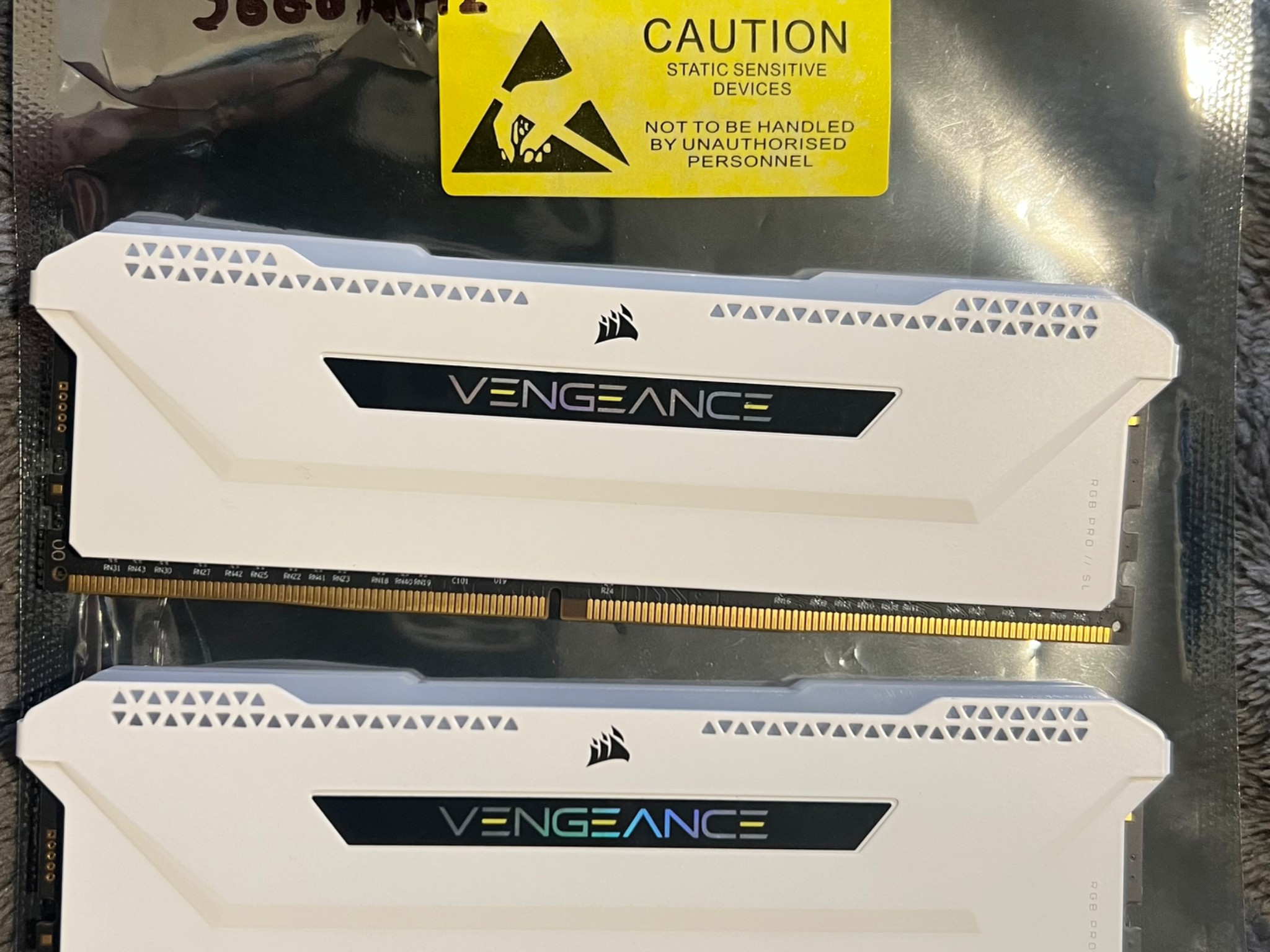 Corsair Vengeance RGB Pro SL DDR4 32GB (2x16) 3600 MHz CL18-22-22-42 1.35V Intel XMP