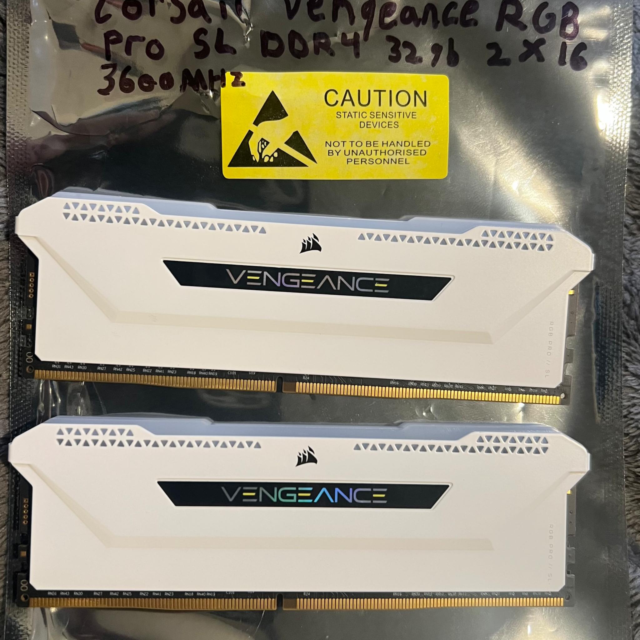 Corsair Vengeance RGB Pro SL DDR4 32GB (2x16) 3600 MHz CL18-22-22-42 1.35V Intel XMP