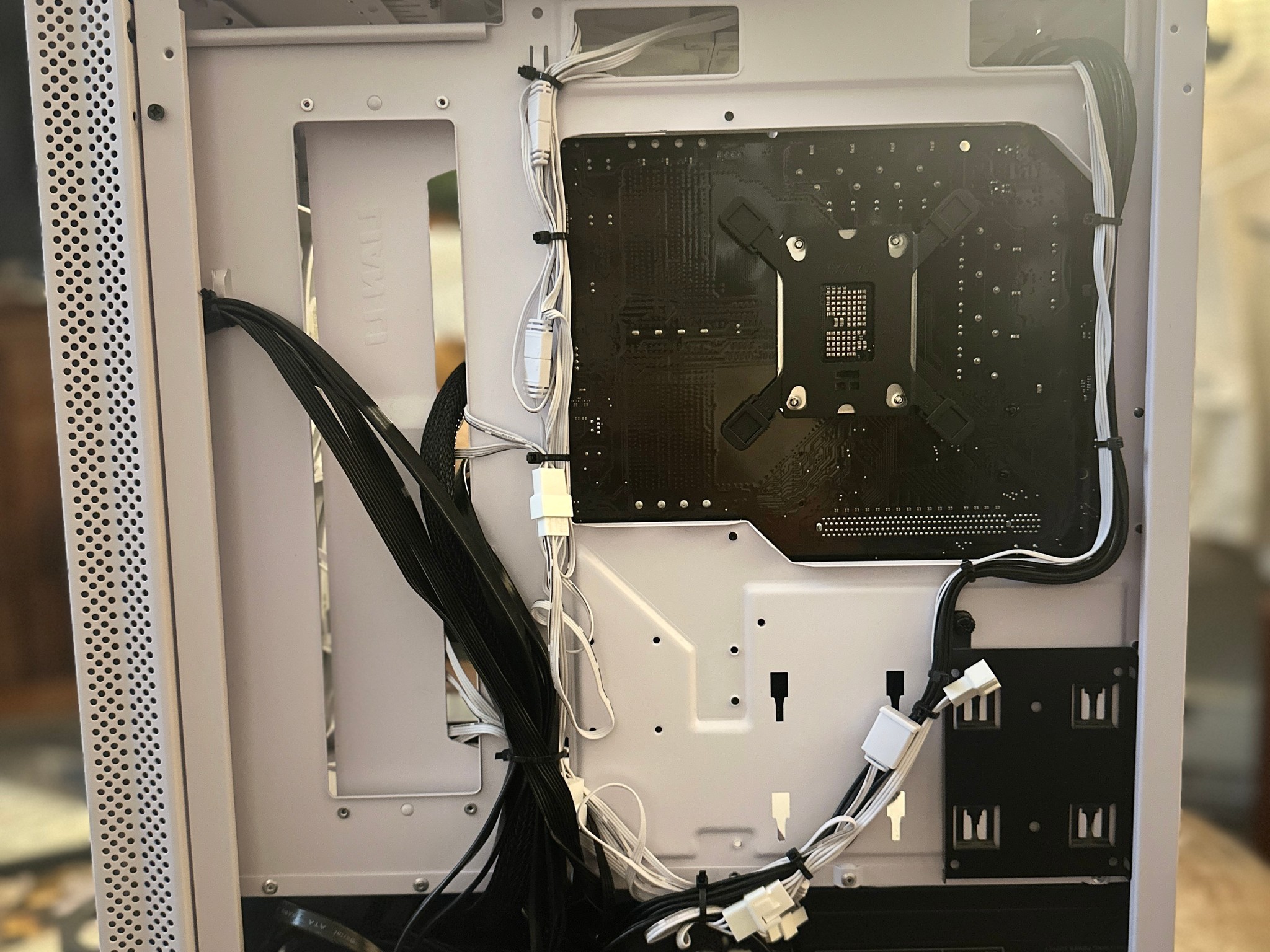 HIGH 1440p - RTX 3070 Ti + i5-14400F - 32 GB DDR5 - 1 TB Storage