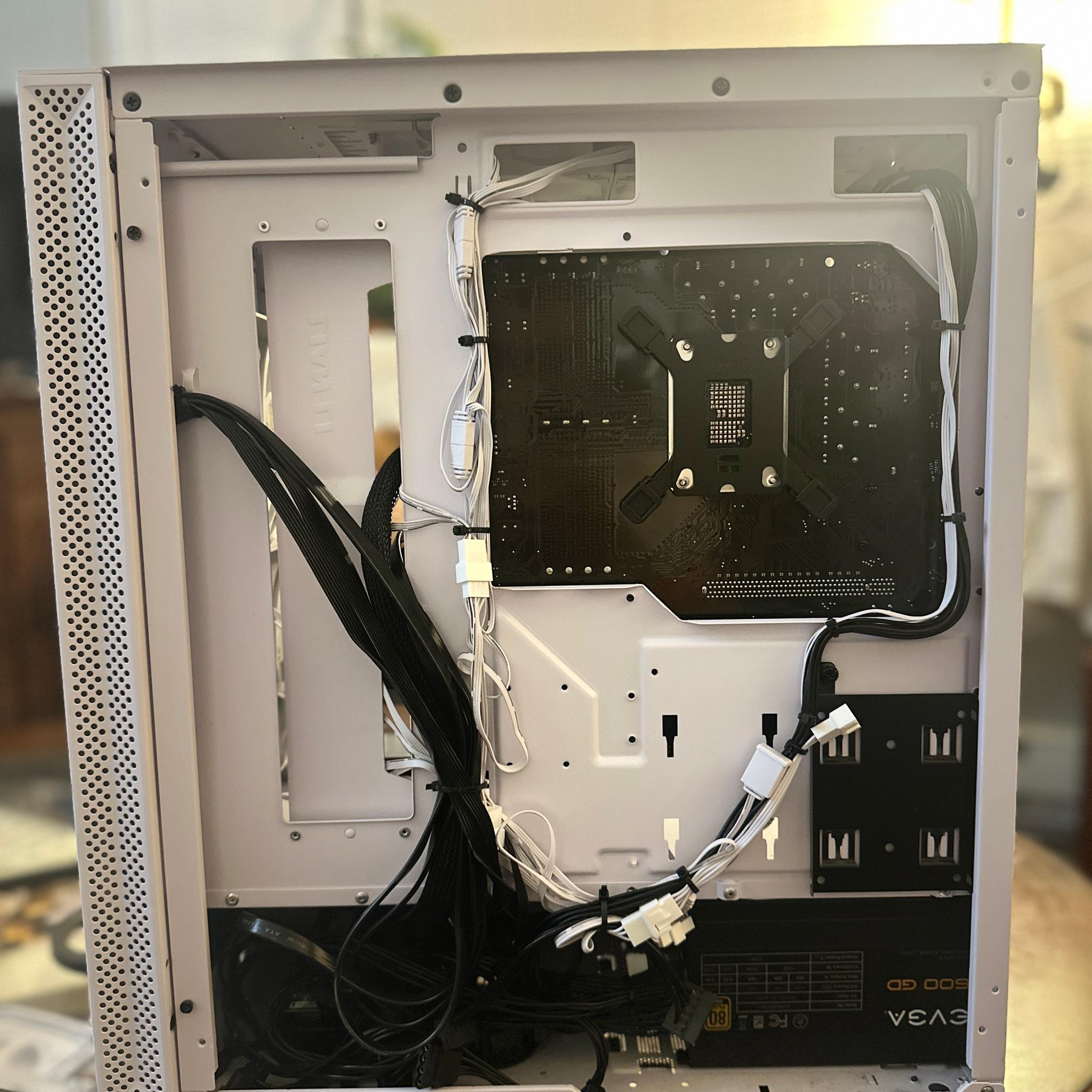 HIGH 1440p - RTX 3070 Ti + i5-14400F - 32 GB DDR5 - 1 TB Storage