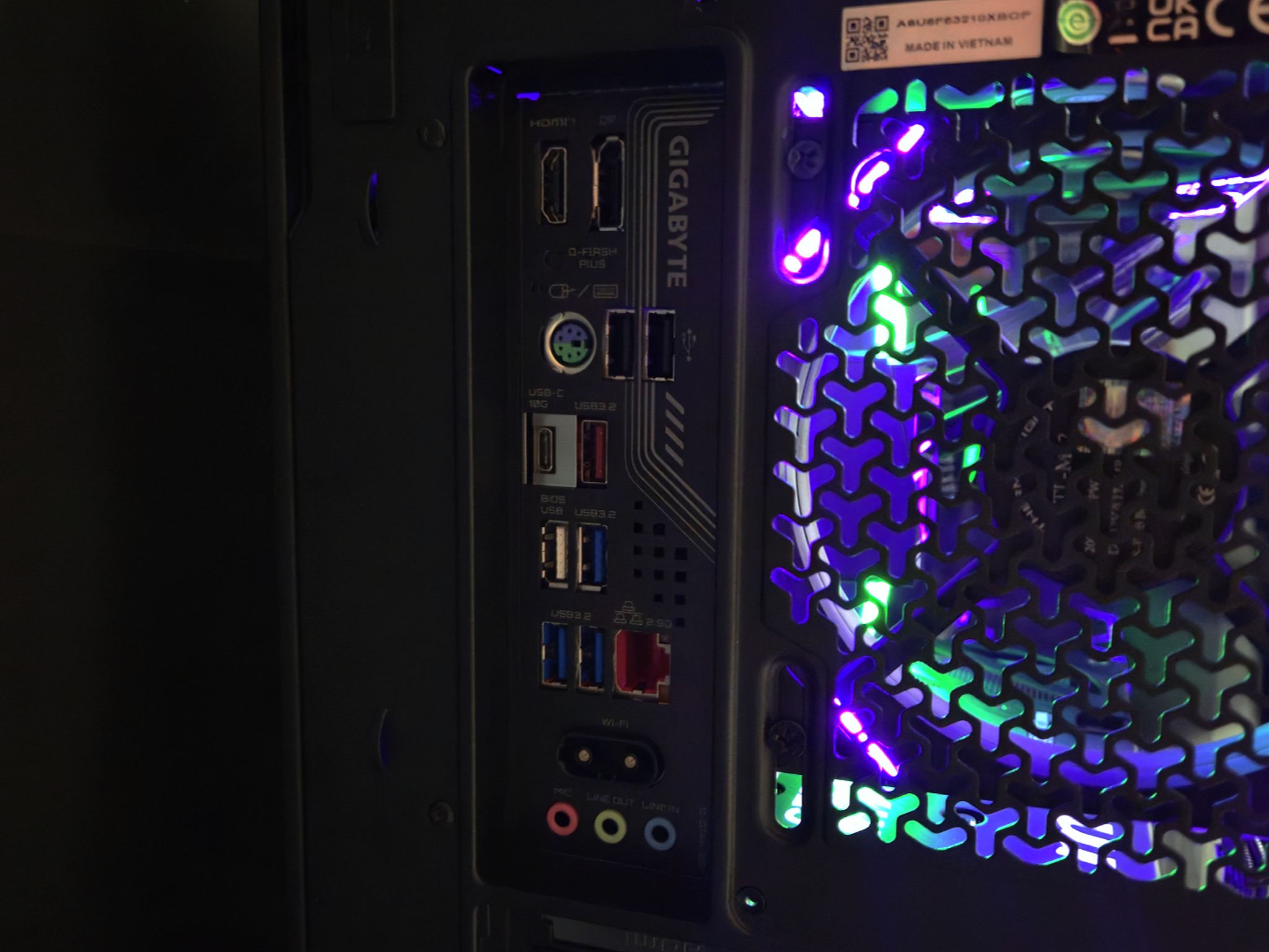 7800X3D - RTX 5060 Ti 16GB - 32GB DDR5 6000 - 2TB Gen4 NVMe - Corsair RM750e - Custom