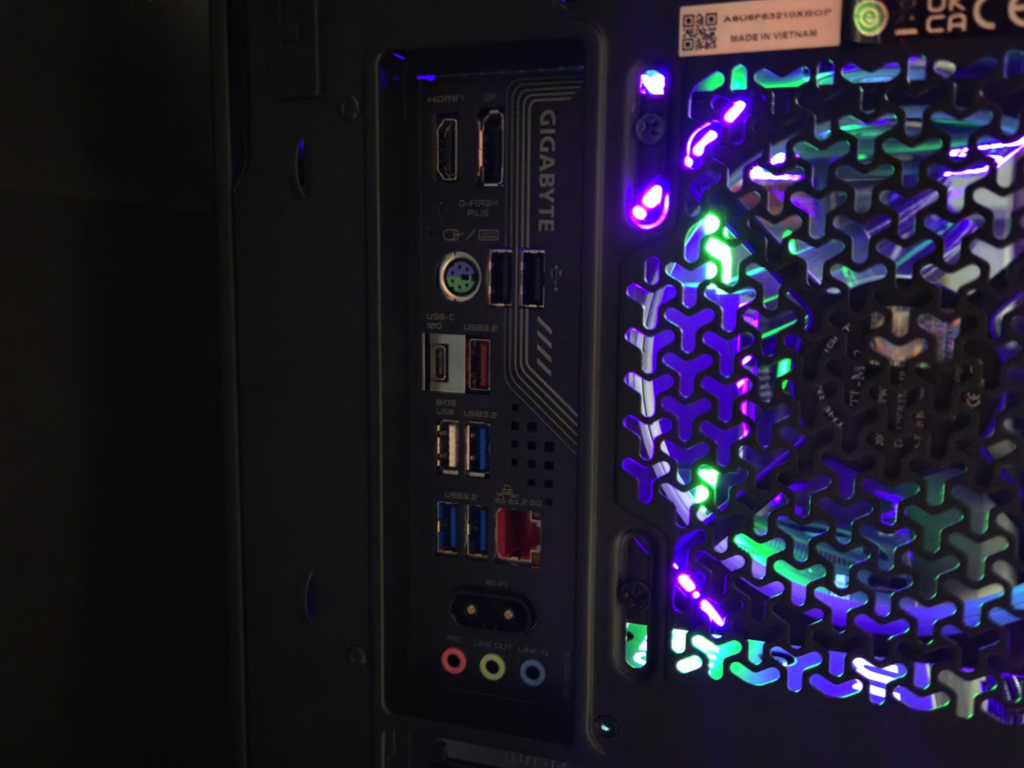7800X3D - RTX 5060 Ti 16GB - 32GB DDR5 6000 - 2TB Gen4 NVMe - Corsair RM750e - Custom