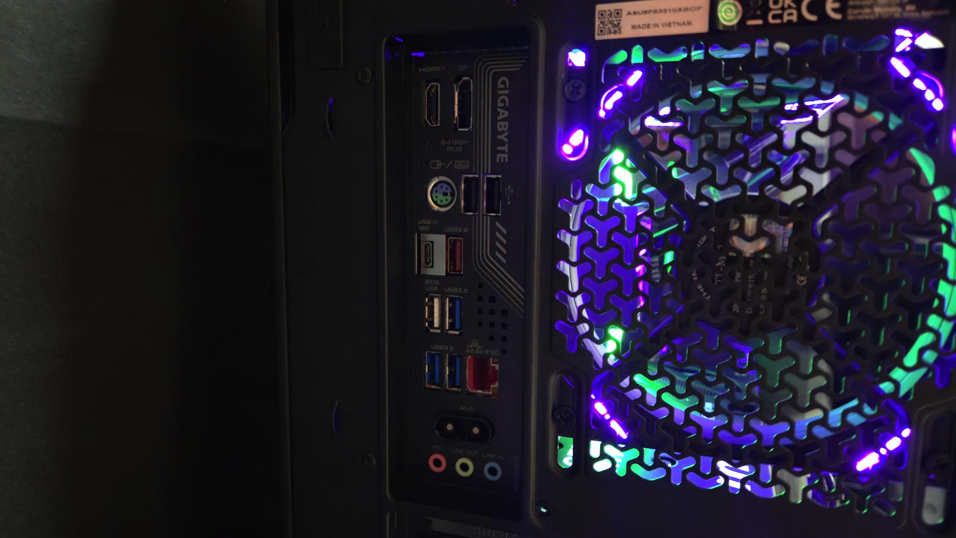 7800X3D - RTX 5060 Ti 16GB - 32GB DDR5 6000 - 2TB Gen4 NVMe - Corsair RM750e - Custom