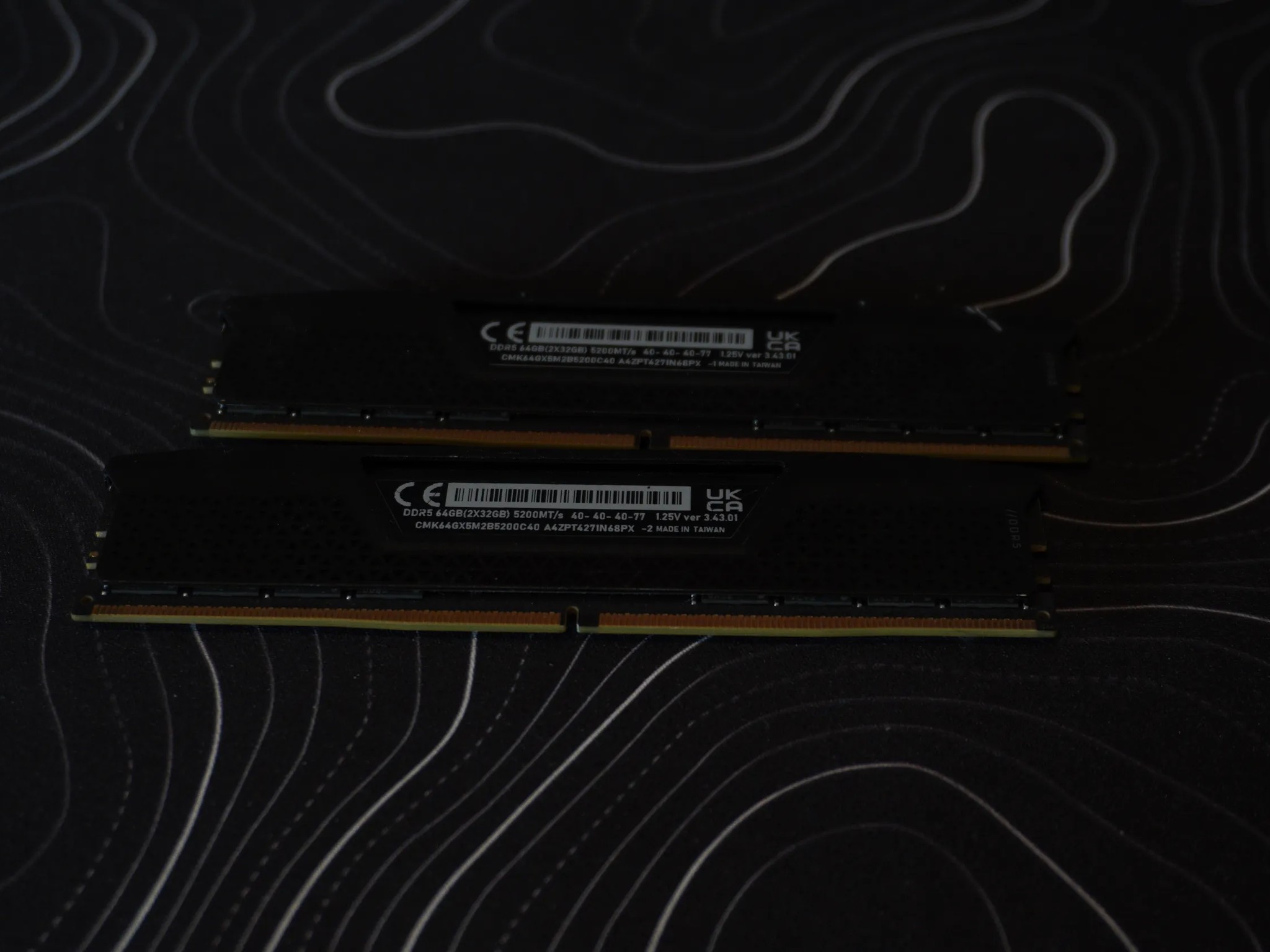 CORSAIR VENGEANCE DDR5 RAM 64GB (2x32GB) 5200MHz CL40-40-40-77