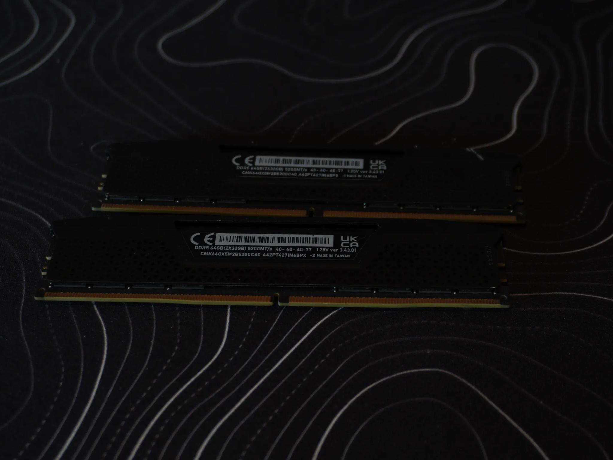 CORSAIR VENGEANCE DDR5 RAM 64GB (2x32GB) 5200MHz CL40-40-40-77