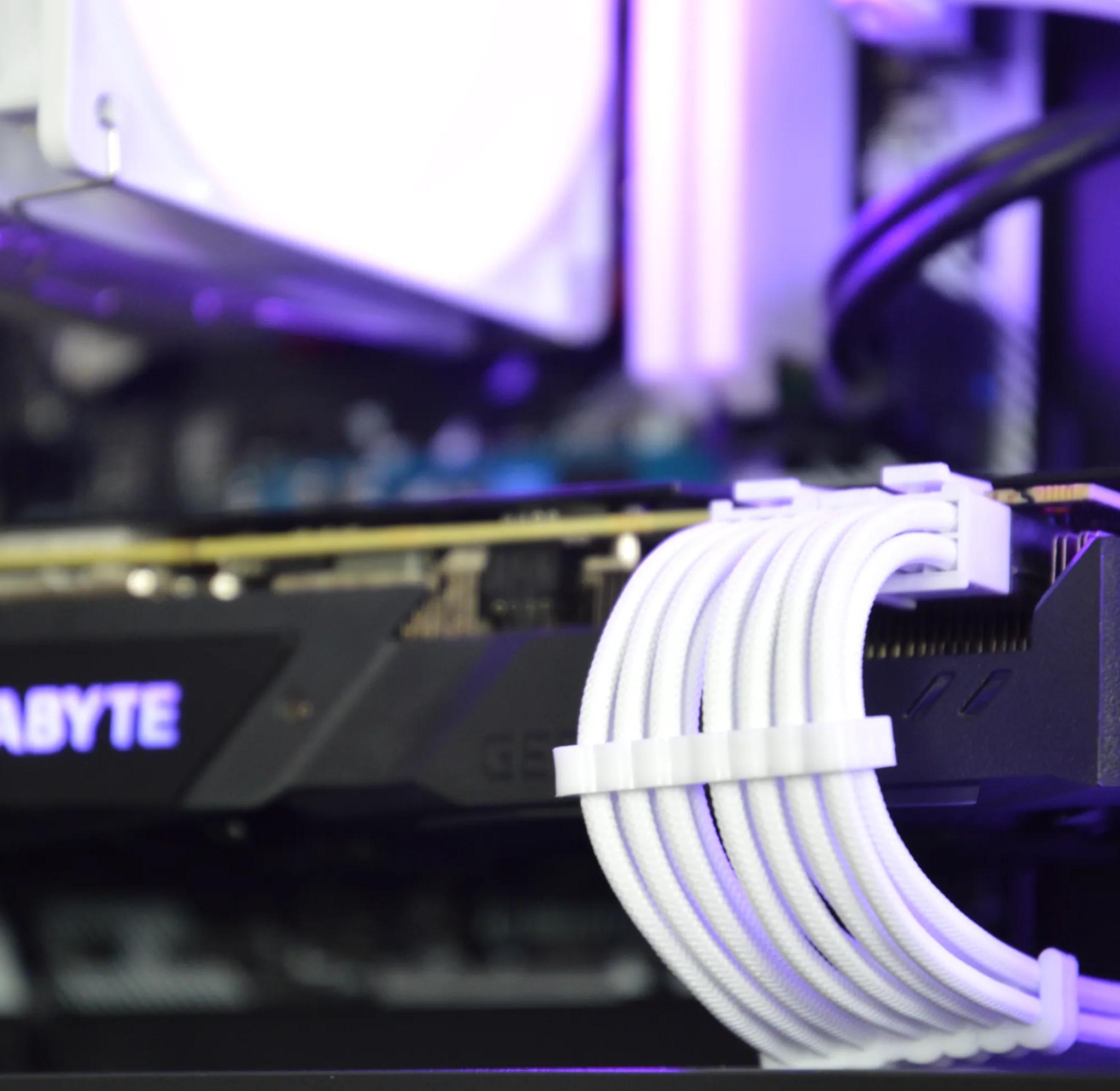 ⚪⚫| RTX 2080 8GB | RYZEN 5 5500 | 32GB DDR4 RAM | 1TB NVME SSD | The Divider |