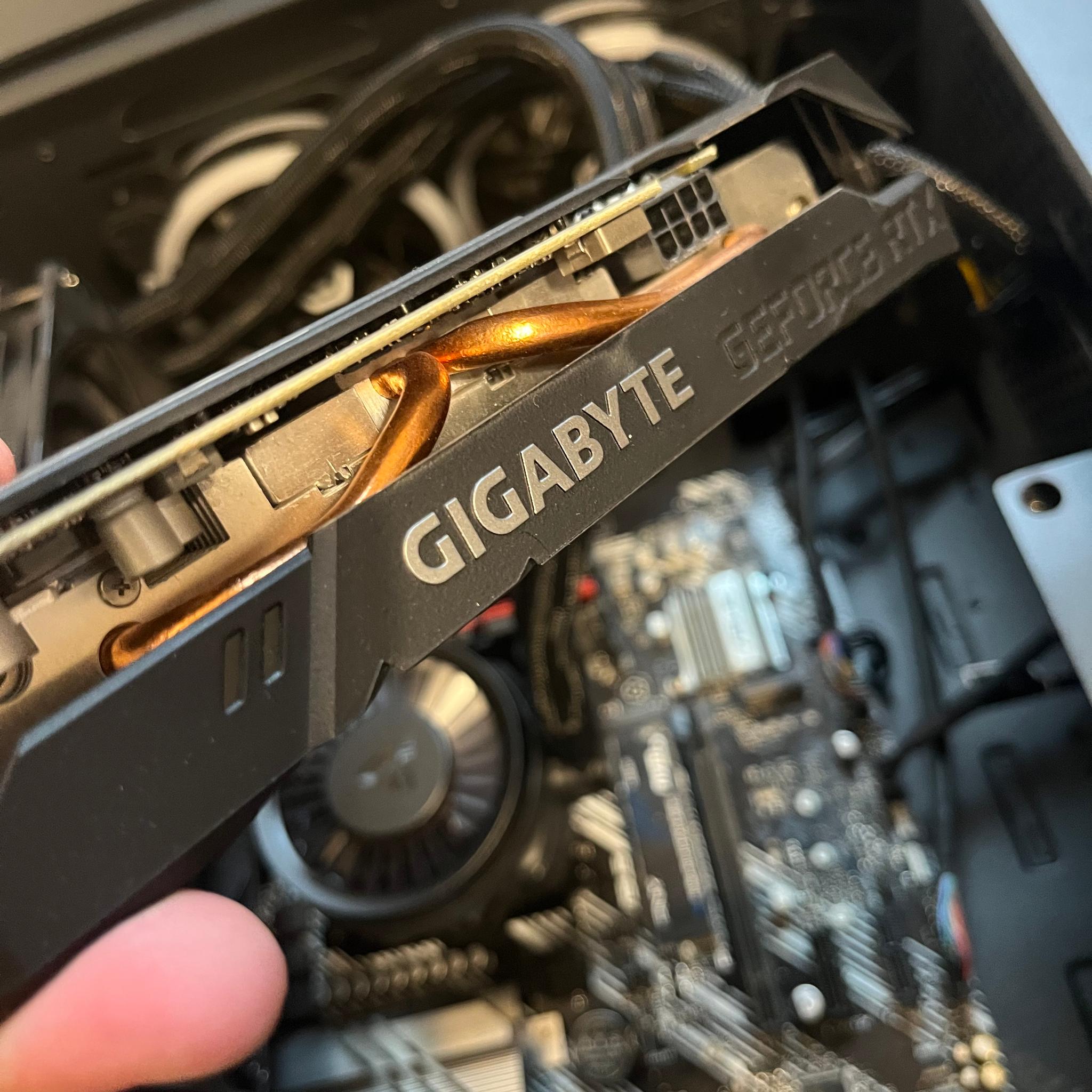 Ryzen 7 3700X | RTX 2060 OC | 32GB DDR4 3600 | 240mm AIO | Clean CyberPowerPC Build
