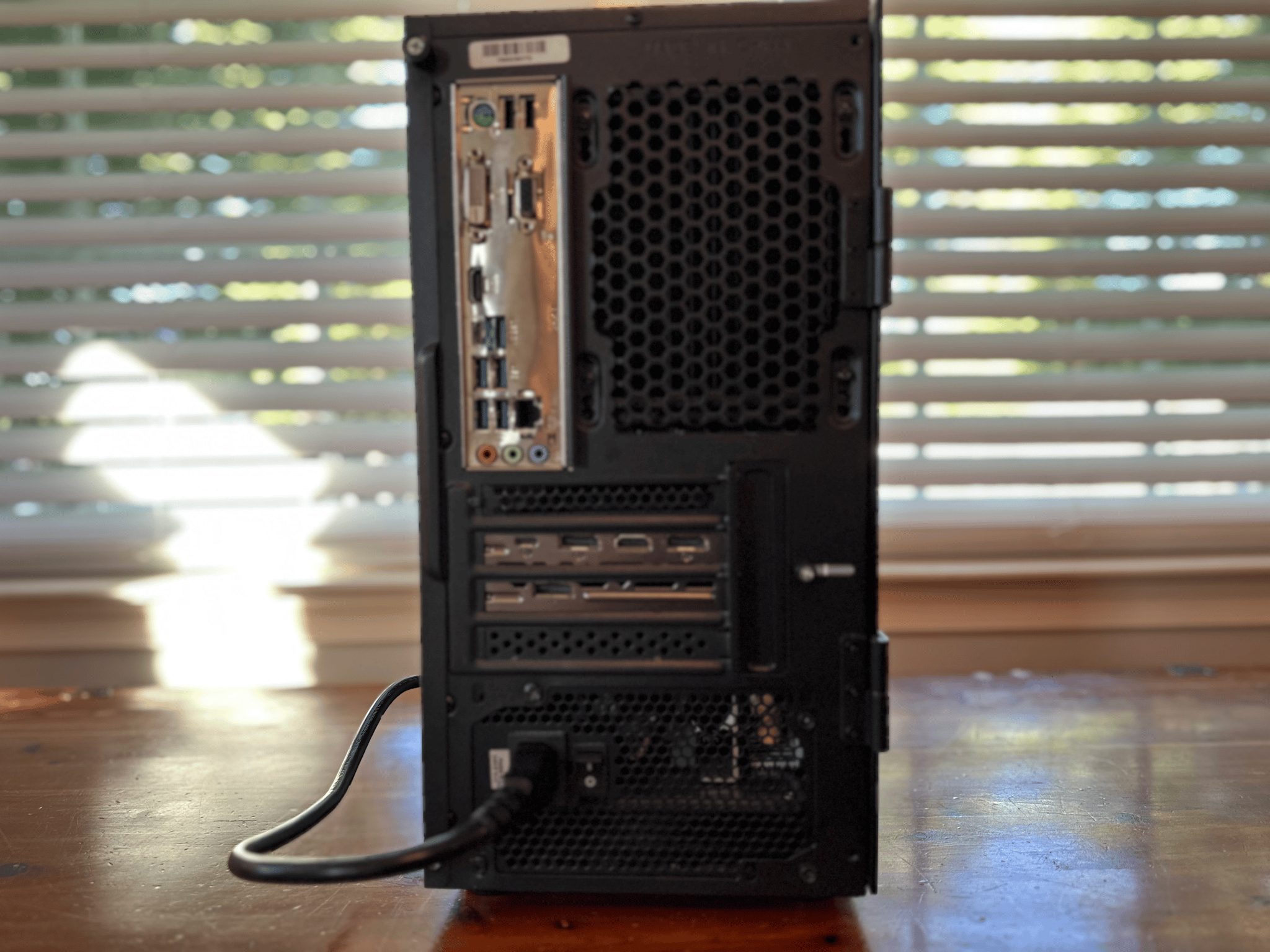 Ted|Liquid Cooled RTX 2080, Ryzen 5 3600 compact gaming