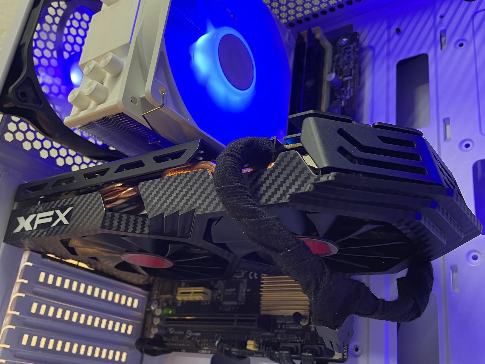 Sleeky Gaming PC | Intel i5 / AMD RX580 / 8GB / 1.1TB Win 11 Pro WiFi