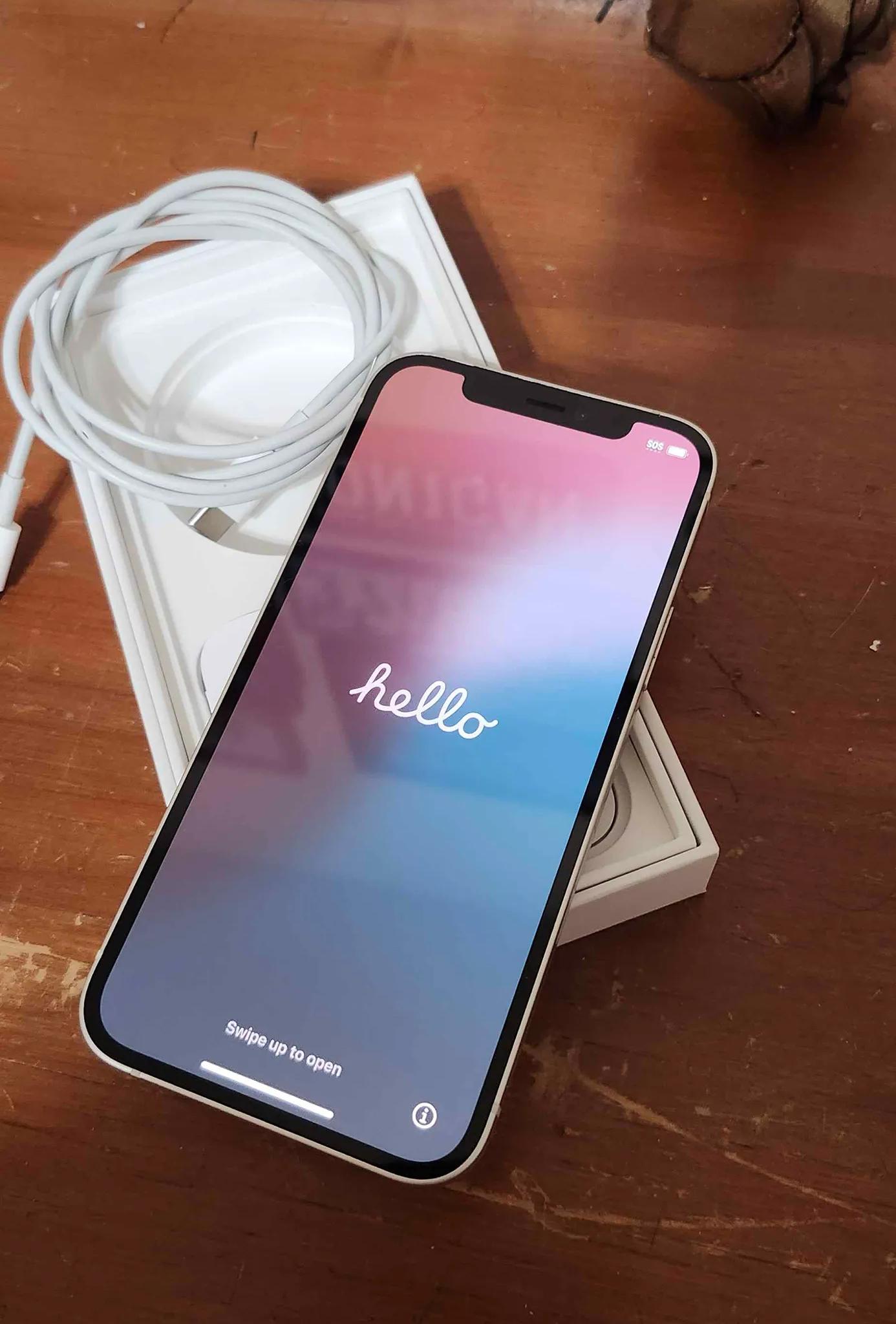 Iphone 12 White (Unlocked)