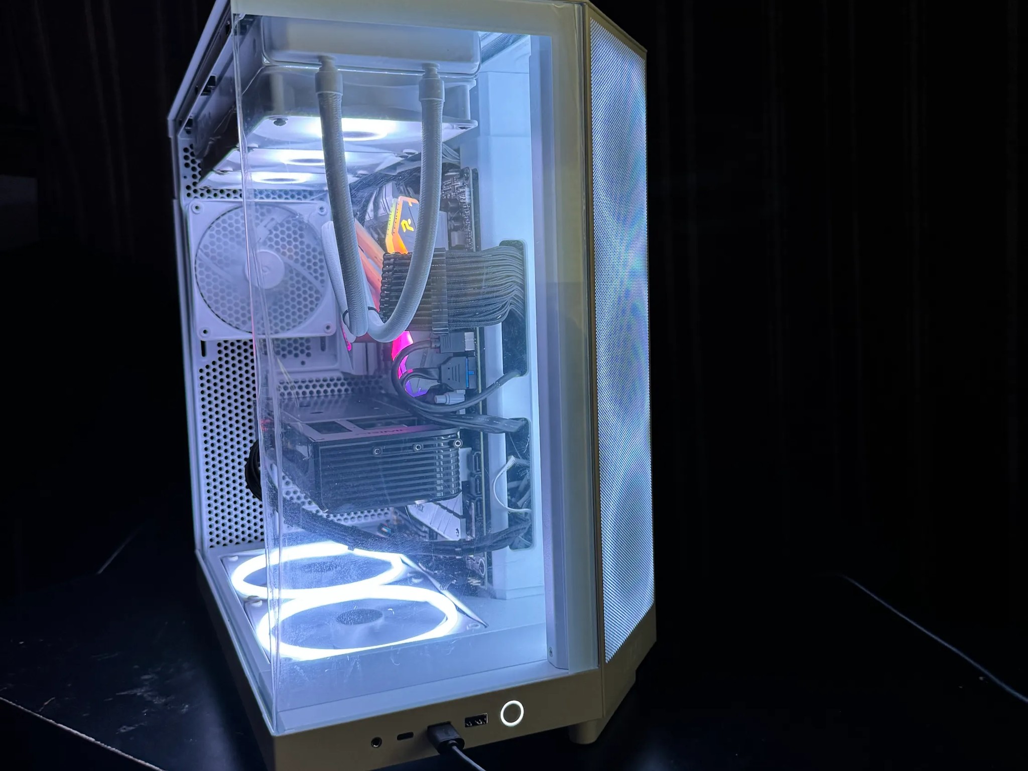 RTX 5060 + RYZEN 5 7600 + 32 GB (Ghost)