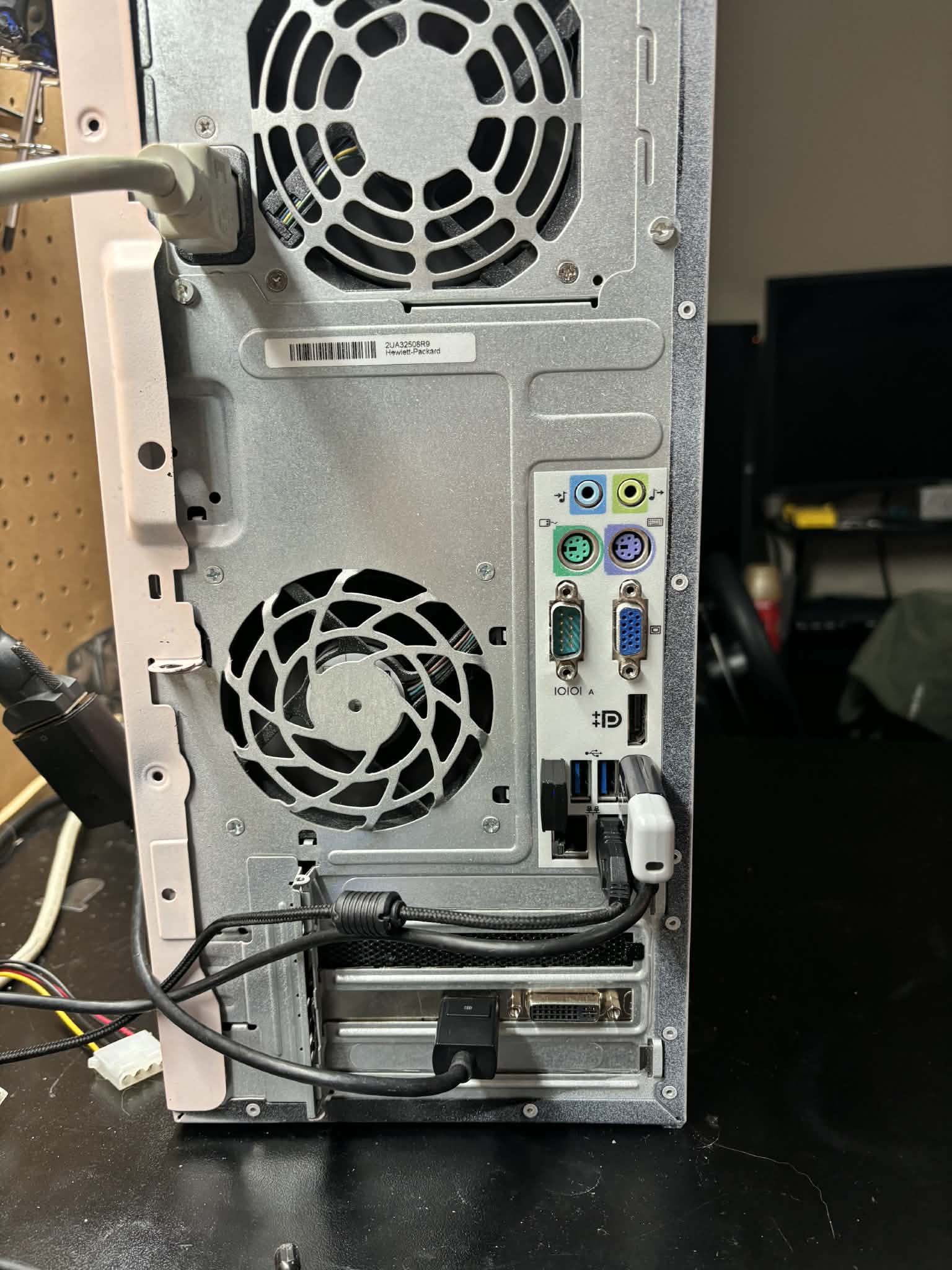 Retro Tower | AMD A10-5800B, 16GB RAM, 250GB SSD, AMD R7 450, Win10, WiFi