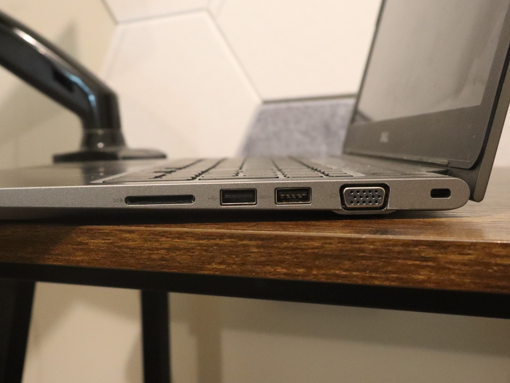 dell Vostro i5 7th gen 256 gb SSD 8gb ram webcam windows 10 activated