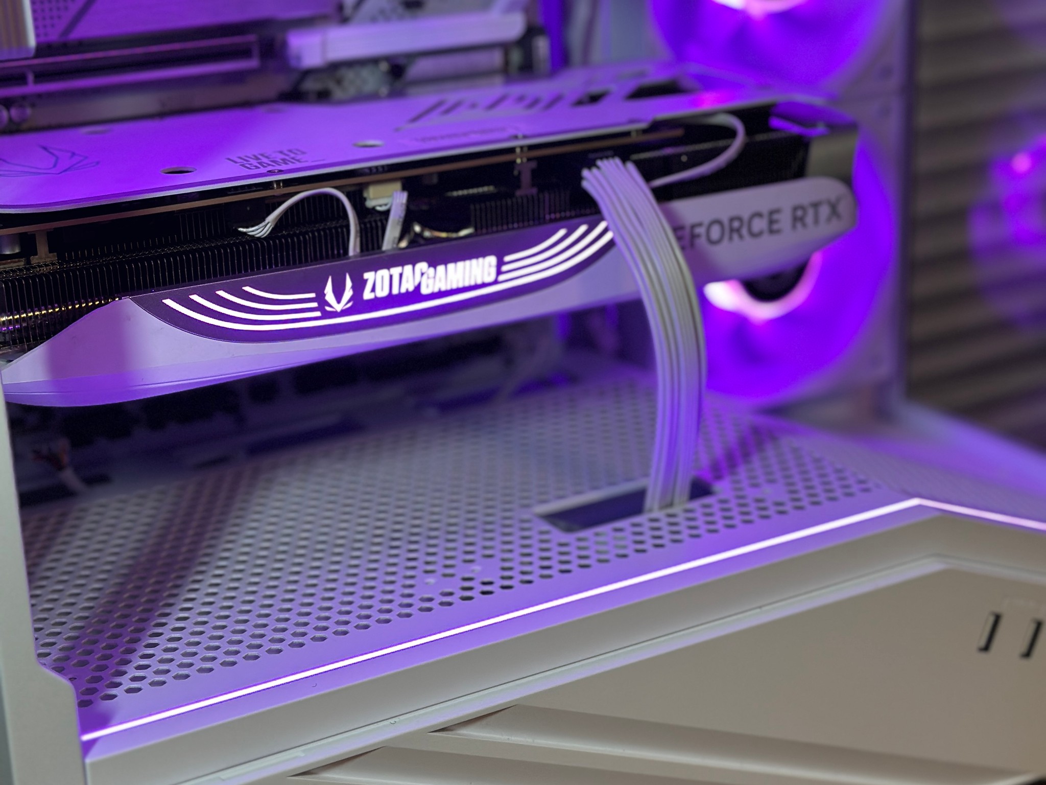 RTX 4080S 16GB | Intel Core Ultra 265KF | 48GB DDR5 | 2TB NVME | Win11 | WIFI | 4K White Gaming PC