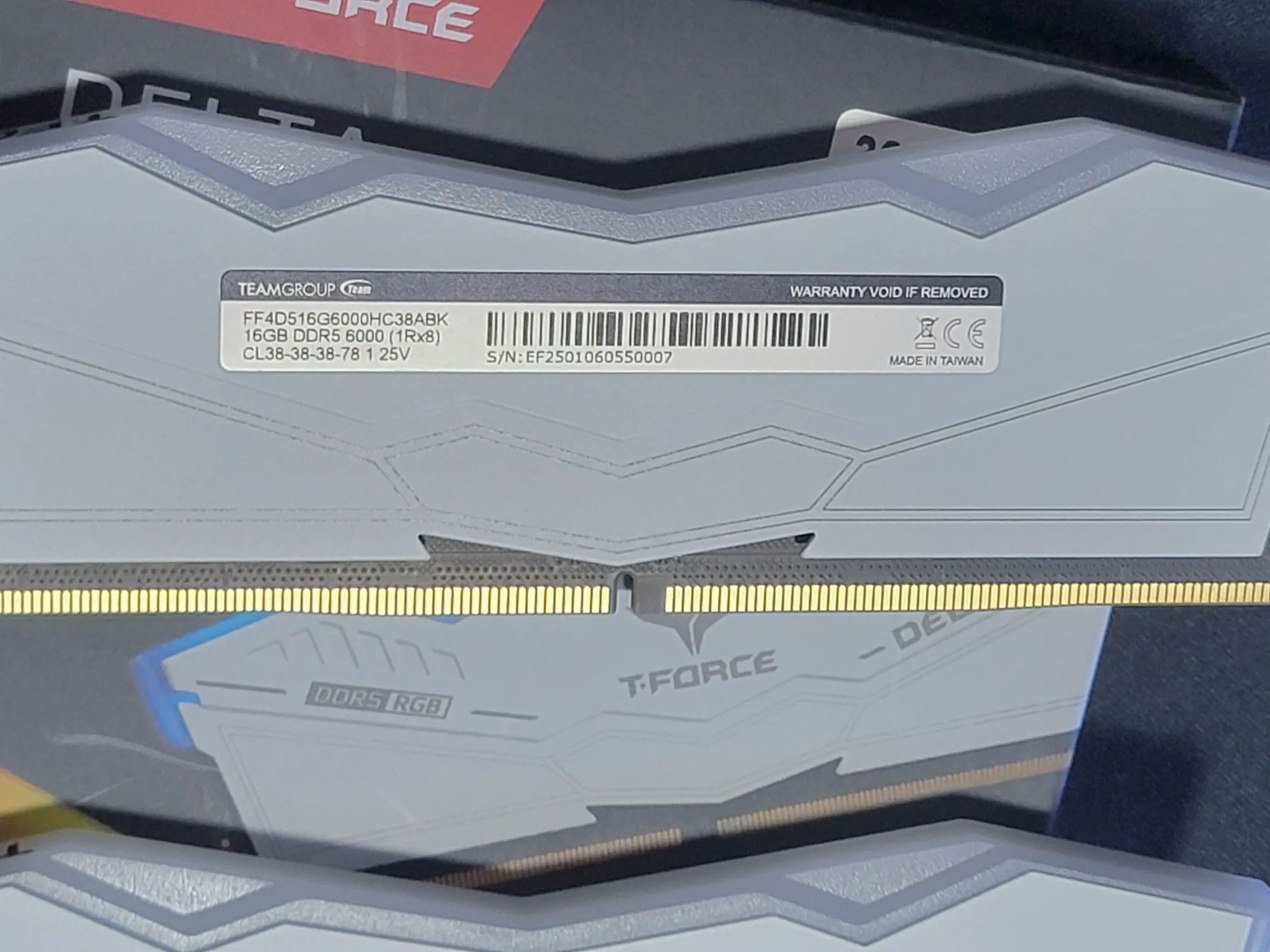 T-Force Delta RGB DDR5 White-4x16 64 GB 6000/CL38