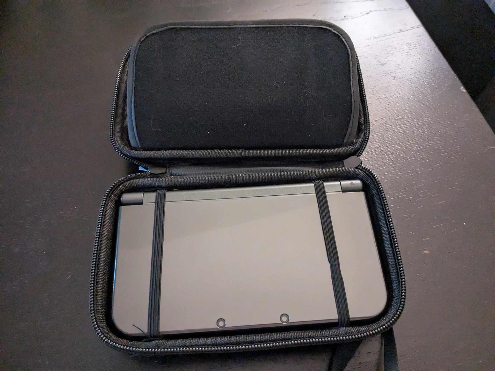 New Nintendo 3DS XL USED w/Case and 4 Games