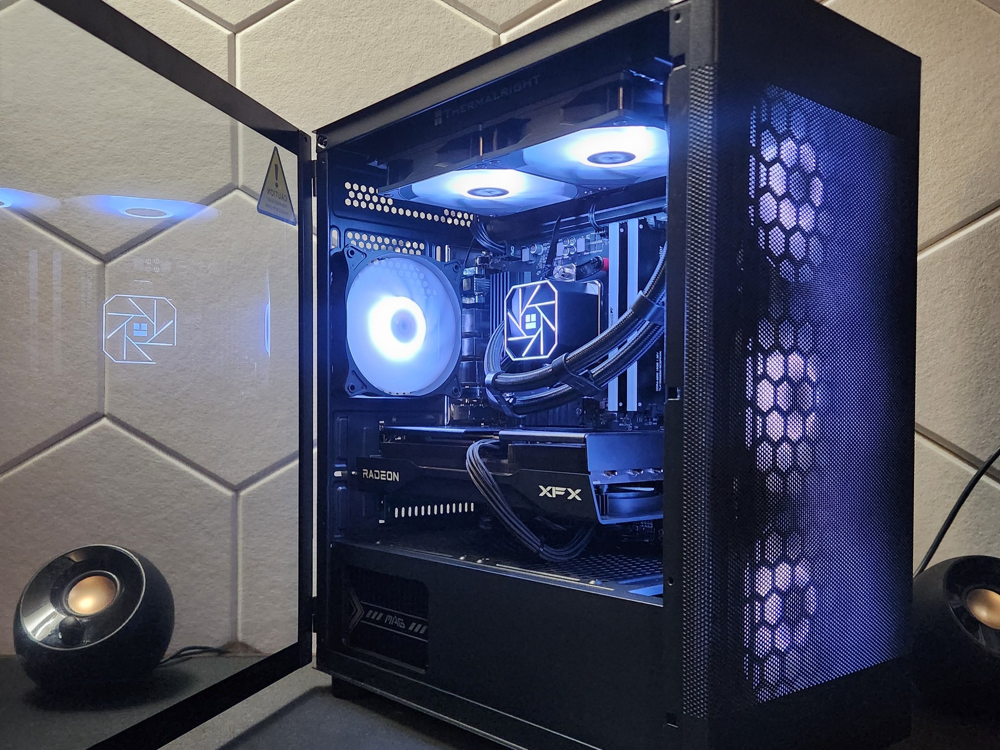 "Entry Level 1440p Gaming PC" RX 9060 XT 8GB | Ryzen 7 3700X | 32gb DDR4 3200Mhz | 1Tb SSD | WIFI+BT