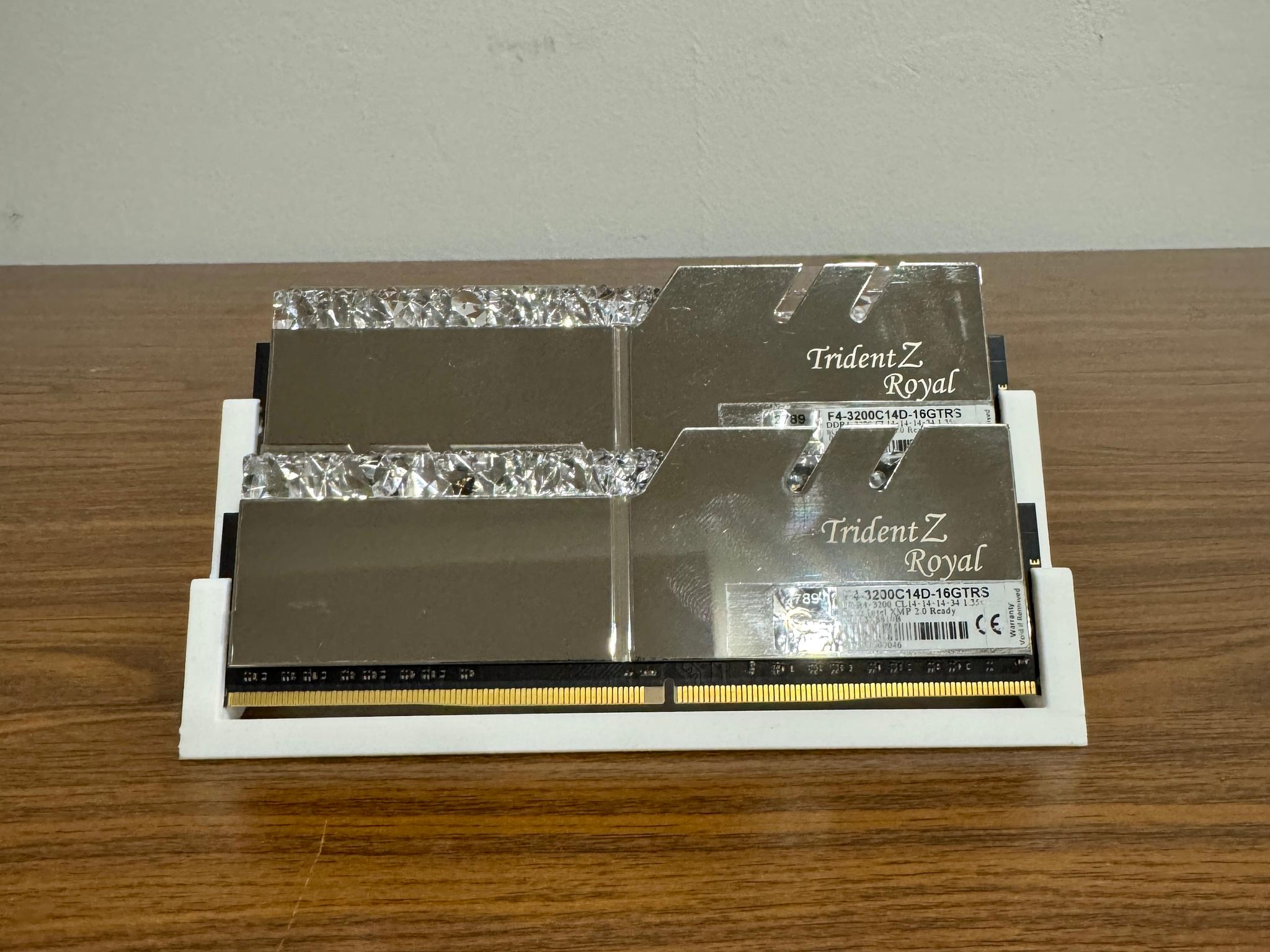 G.Skill Trident Z Royal 16 GB (2 x 8 GB) DDR4-3200 CL16 Memory