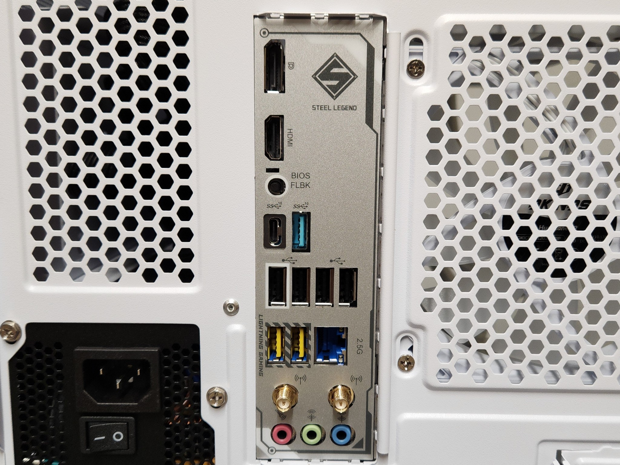RX 9070 XT | Ryzen 7 7800X3D | 2TB SSD | 32GB DDR5 | Custom All White Gaming/Streaming PC